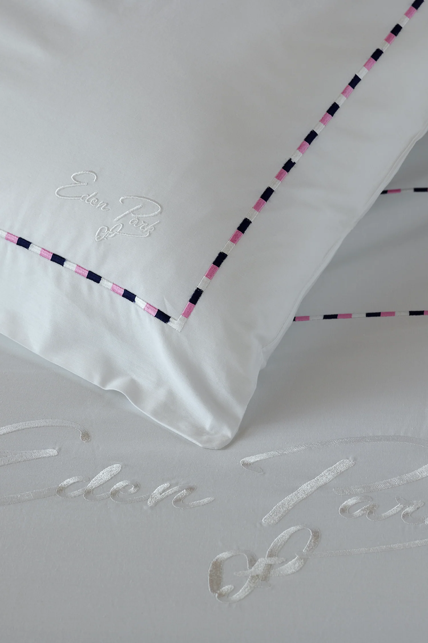 2 taies d'oreiller carrés blanc, marine et rose - Décrochons la lune