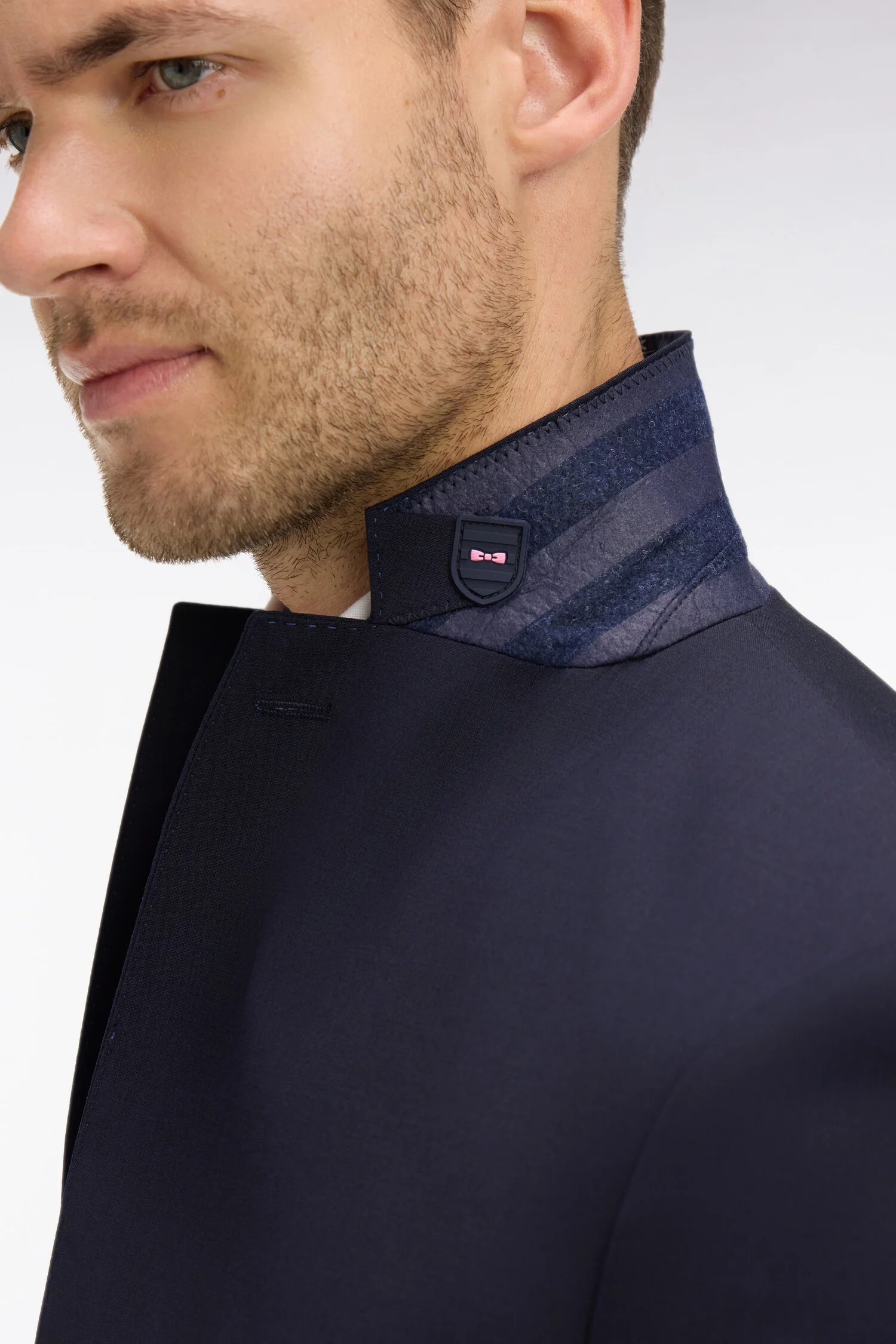 Blazer bleu foncé détails noeud en relief - Image 5