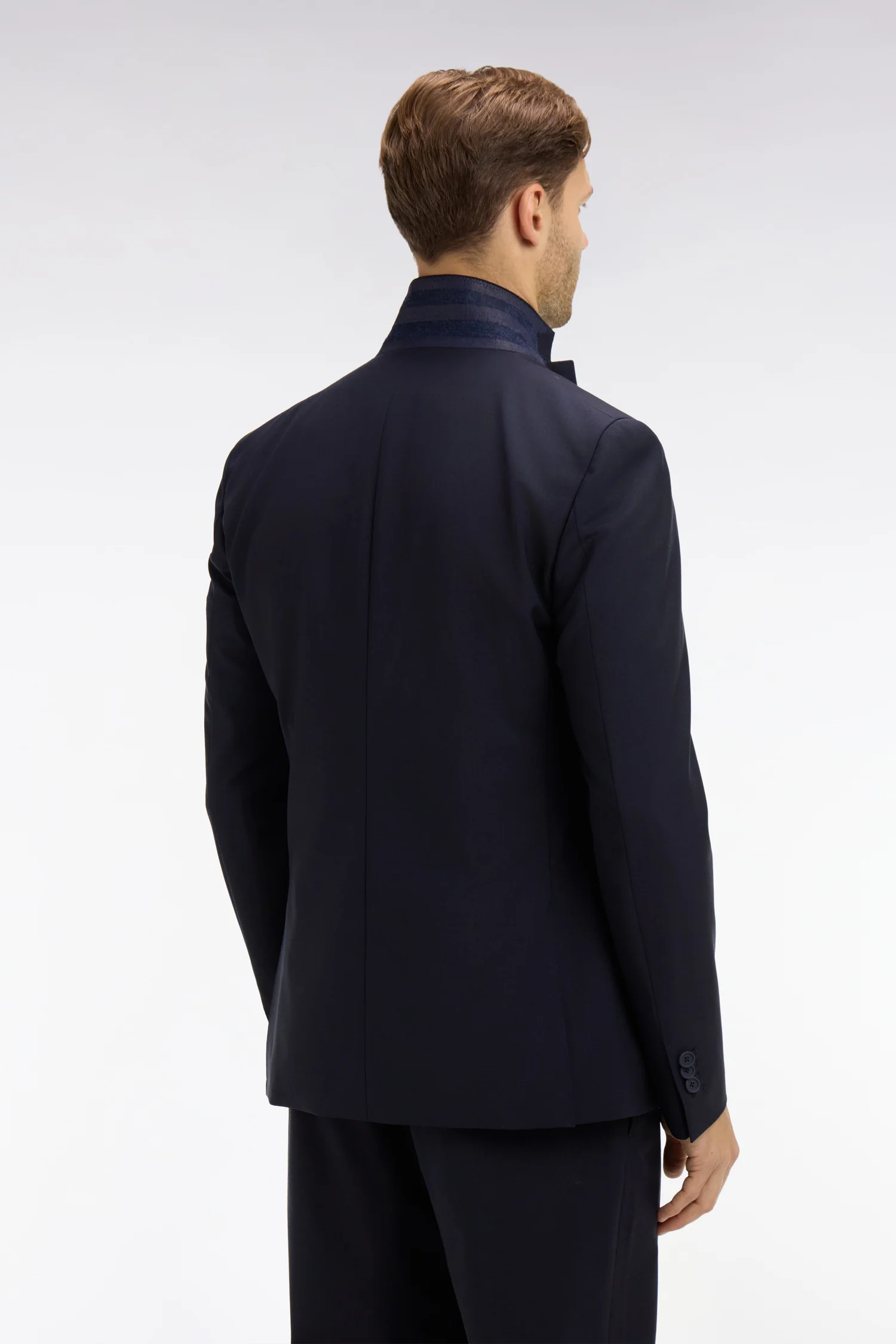 Blazer bleu foncé détails noeud en relief - Image 6