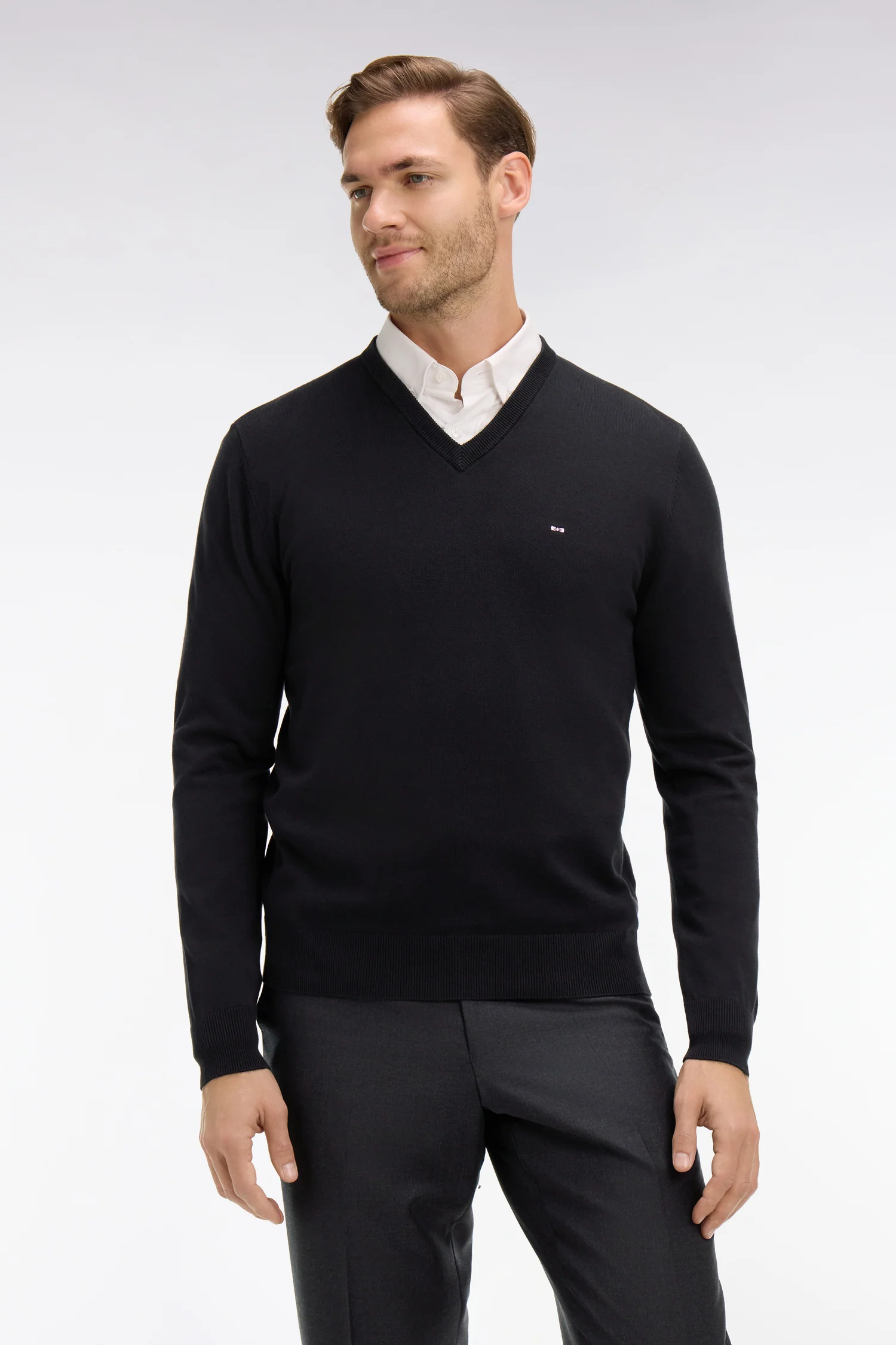 Pull noir à col V en coton - Image 3