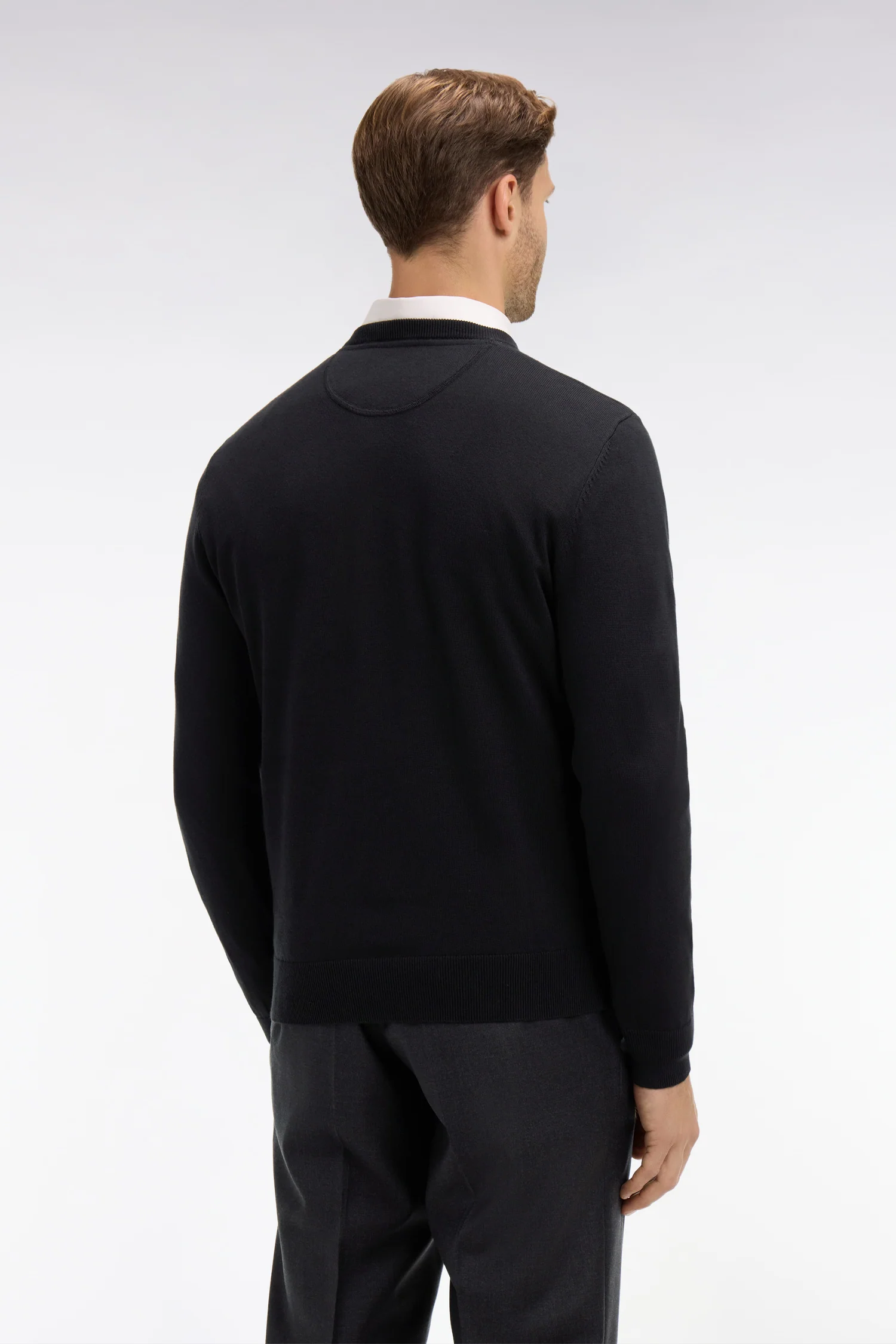 Pull noir à col V en coton - Image 5