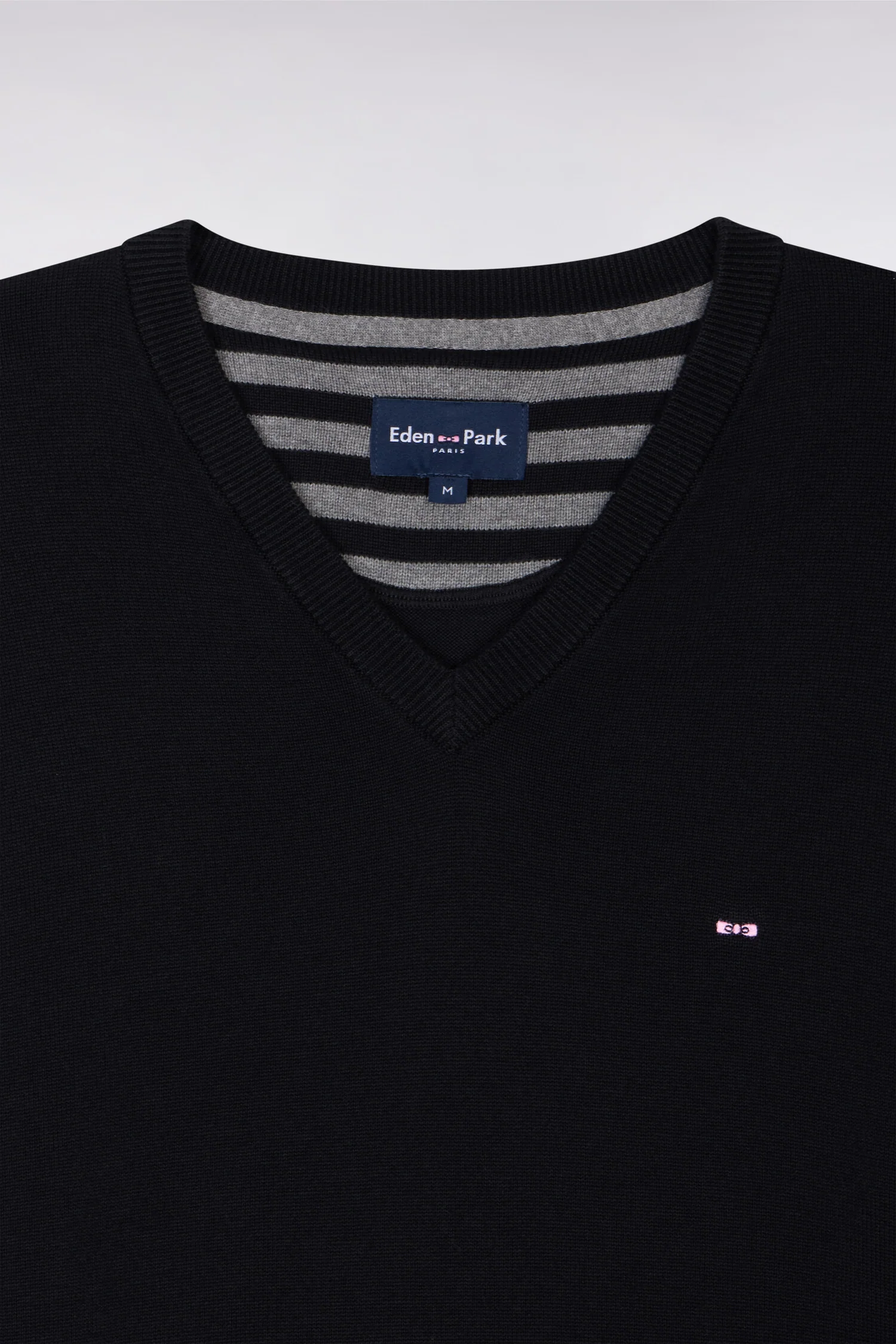 Pull noir à col V en coton - Image 6