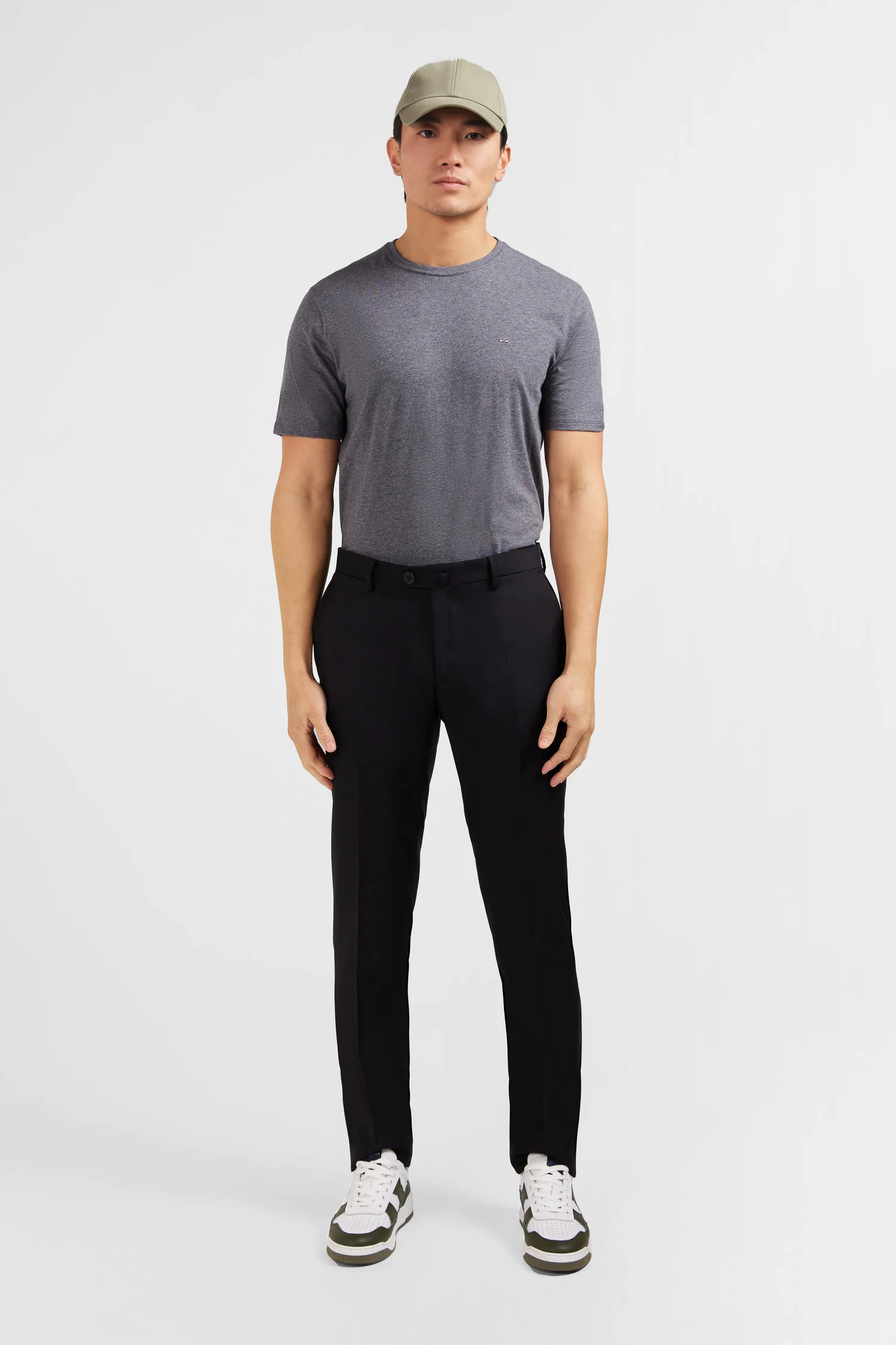 Pantalon slim noir en laine à plis cassés
