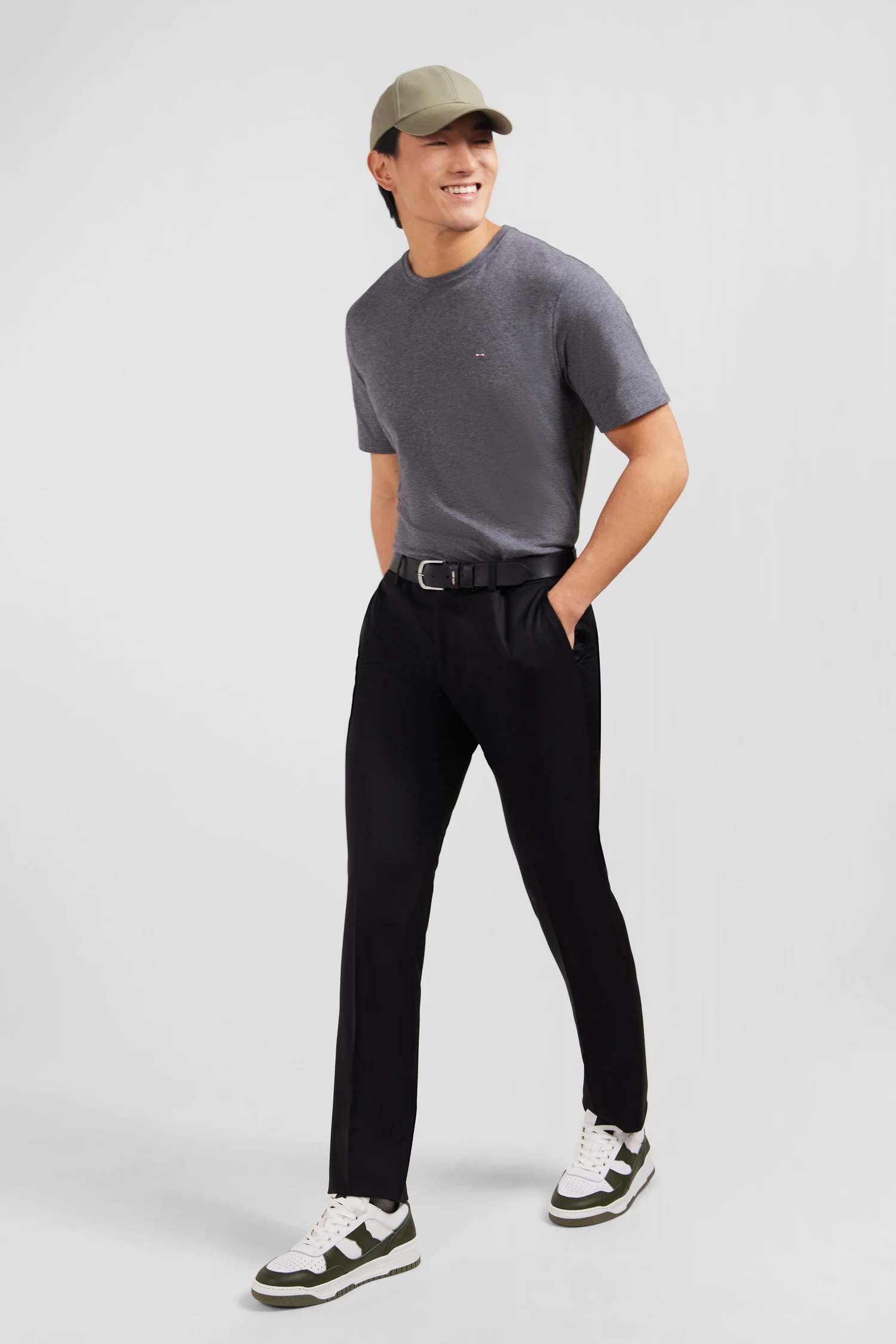 Pantalon slim noir en laine à plis cassés - Image 4