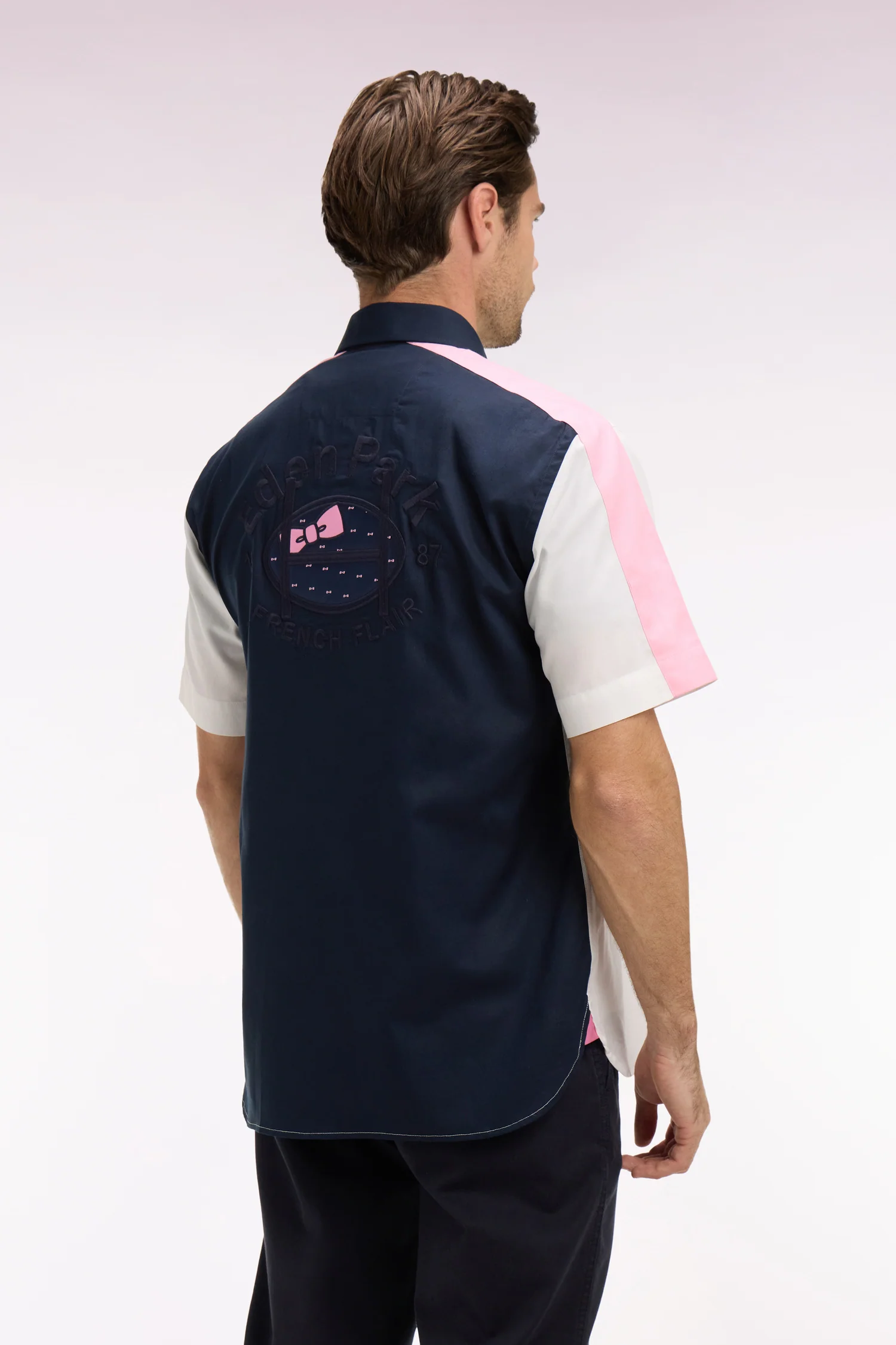 Chemise à manches courtes en coton blanc et marine broderie dos - Image 5