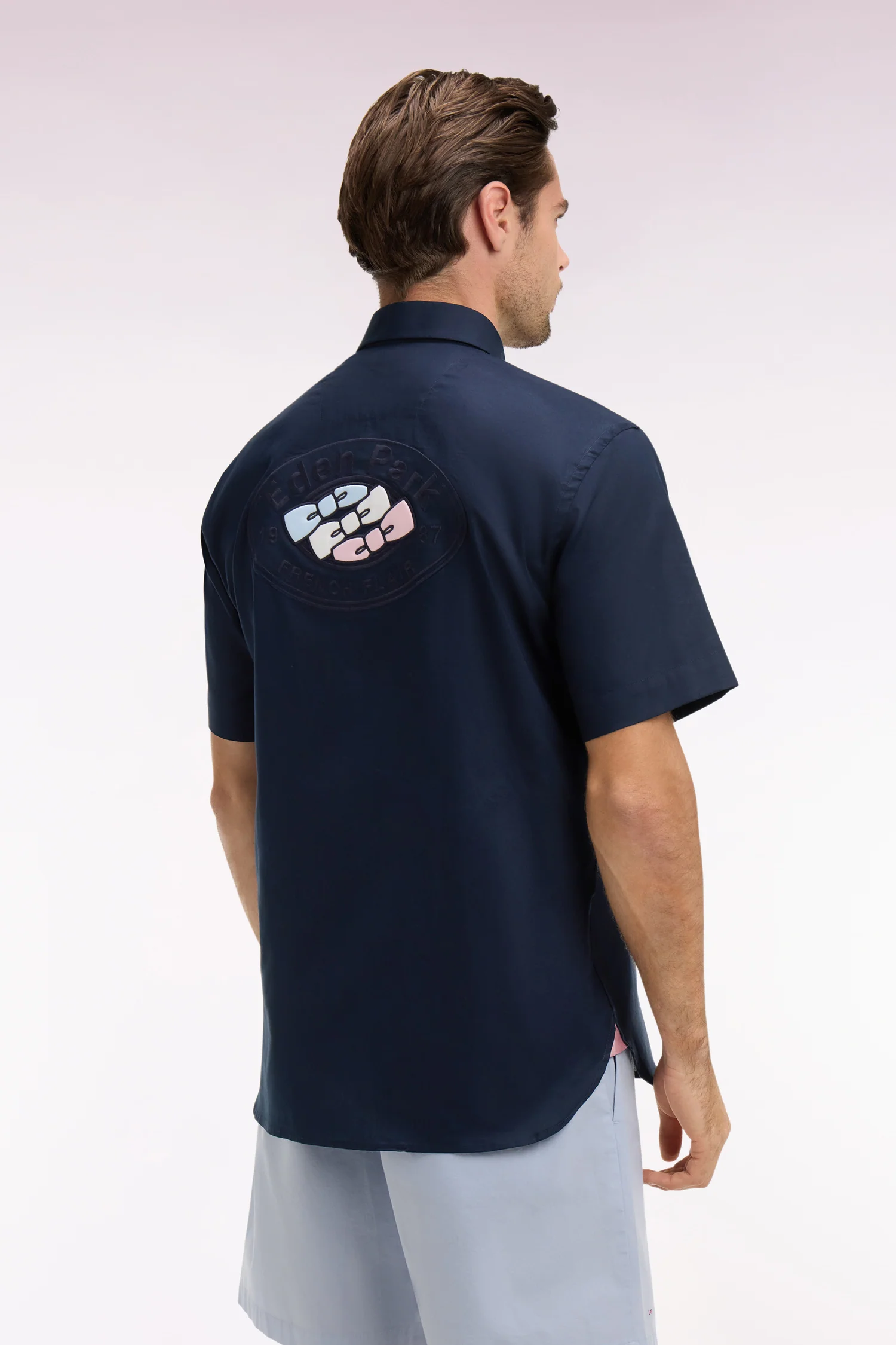 Chemise à manches courtes en coton marine broderie dos - Image 5