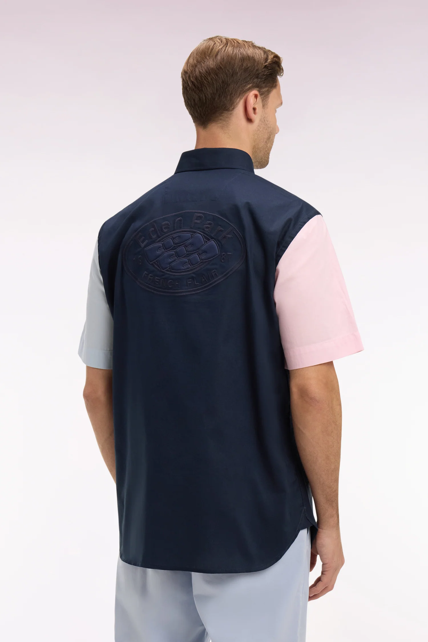Chemise à manches courtes en coton marine manches bicolores - Image 5