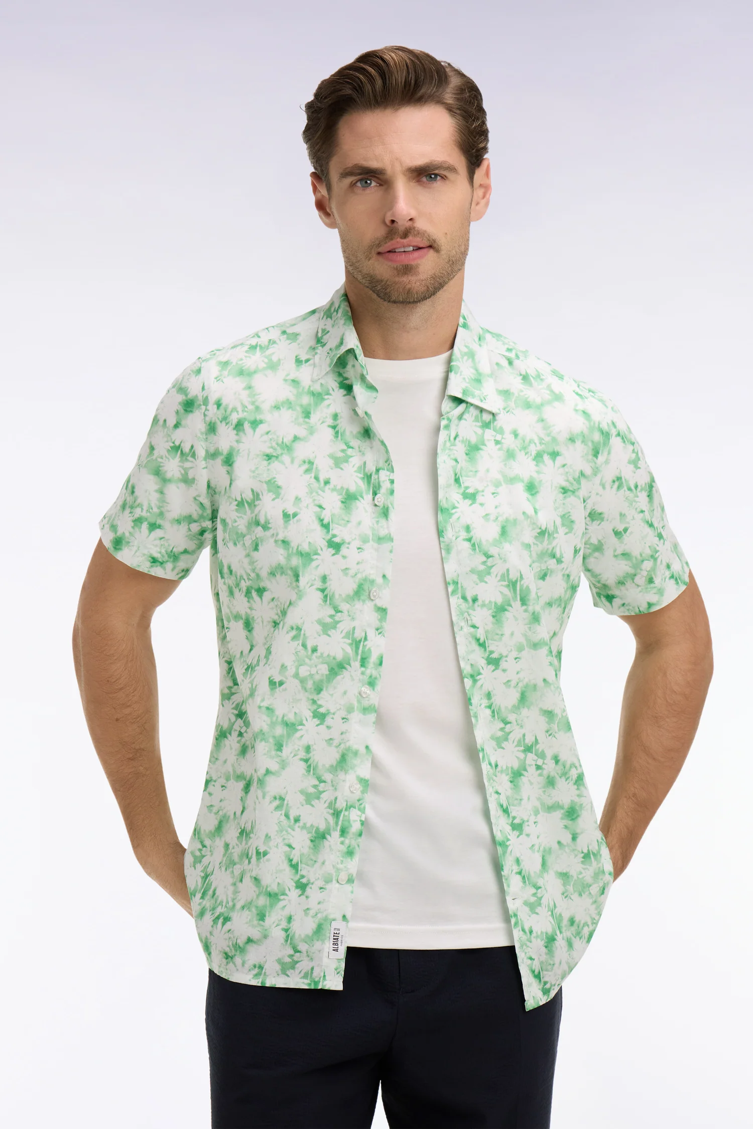 Chemise à manches courtes en popeline de coton à motif floral vert coupe slim - Image 3