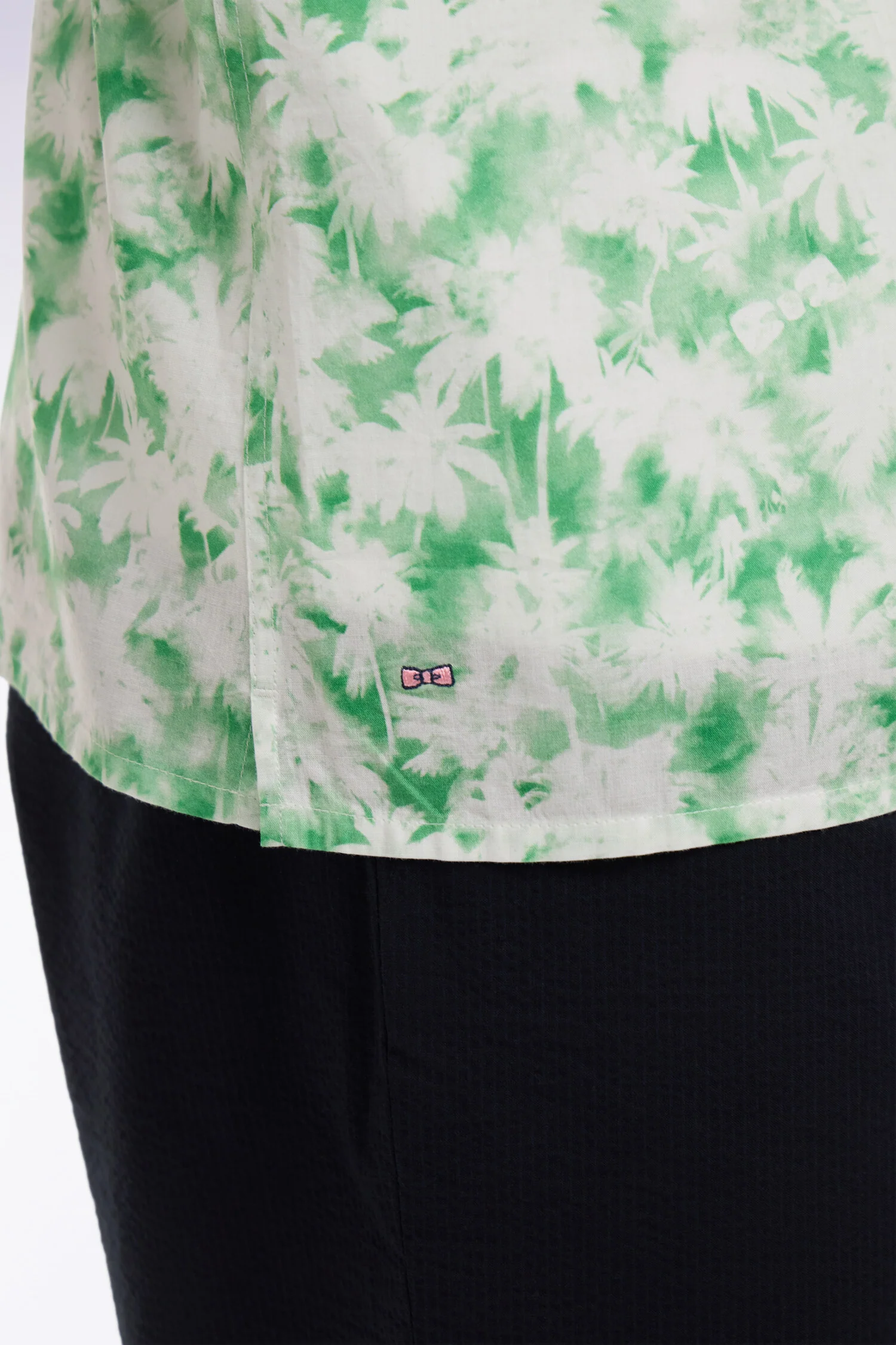 Chemise à manches courtes en popeline de coton à motif floral vert coupe slim - Image 4