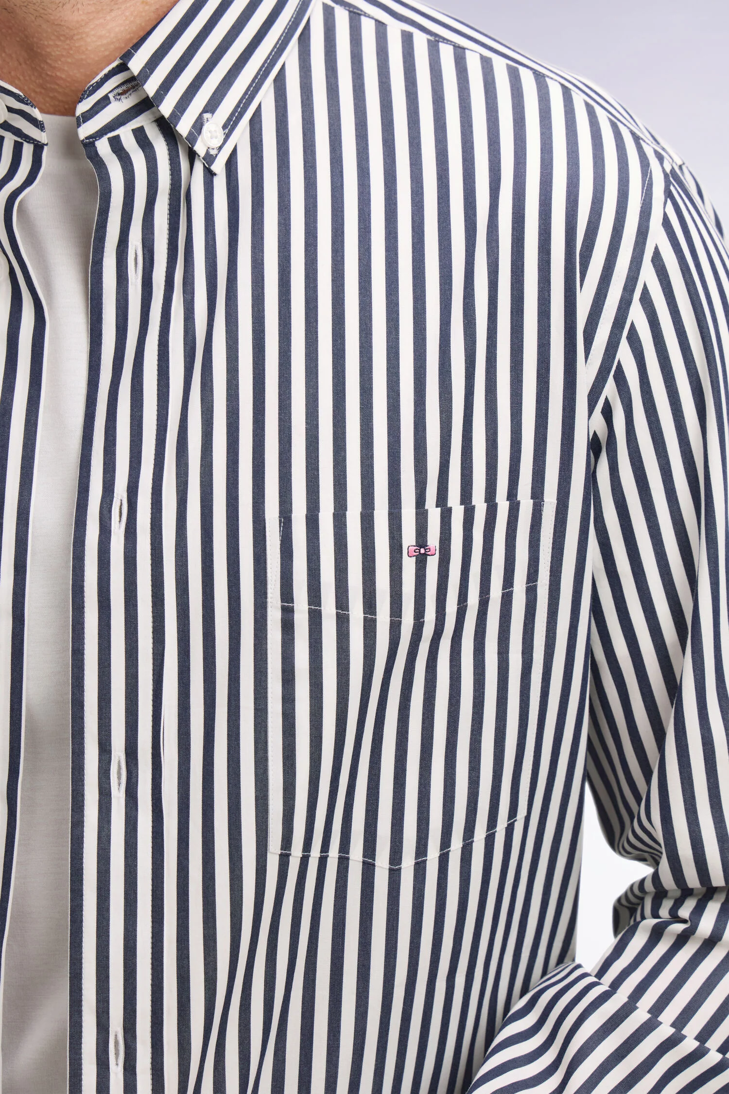 Chemise en coton marine à rayures bâtons - Image 4
