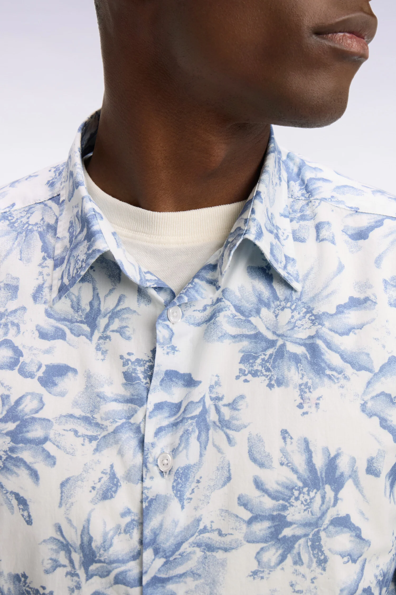 Chemise en popeline de coton italienne bleu ciel imprimé floral coupe regular - Image 4