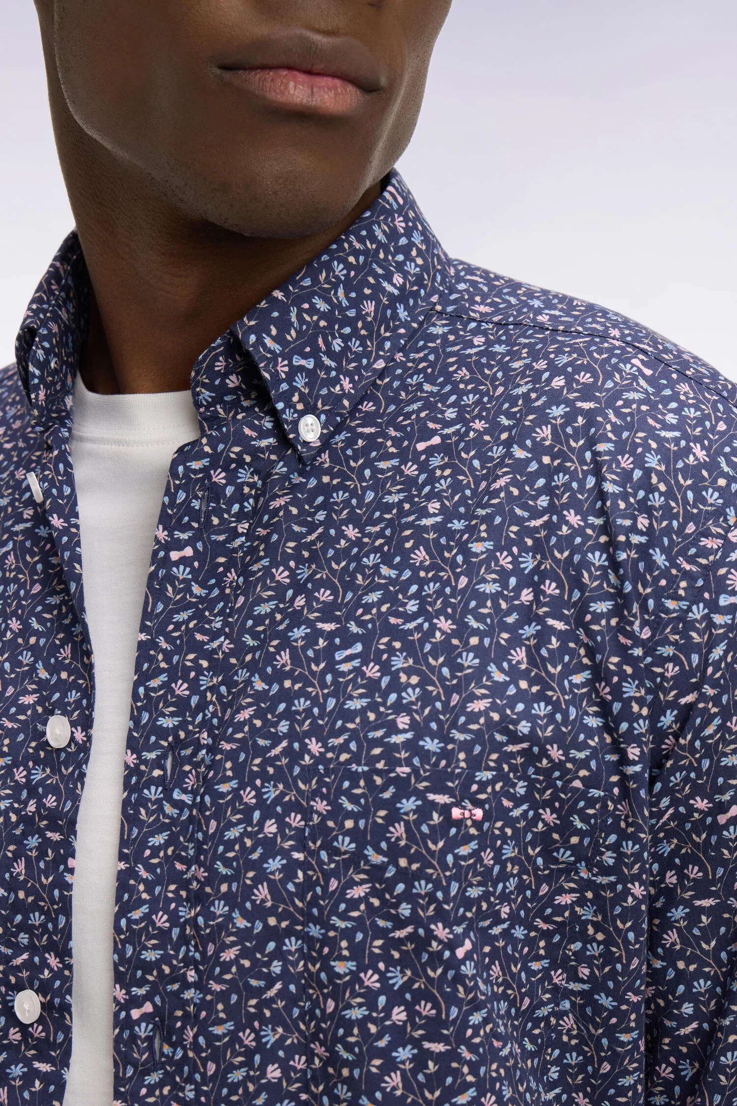 Chemise en popeline de coton marine à microimprimé floral coupe regular - Image 4