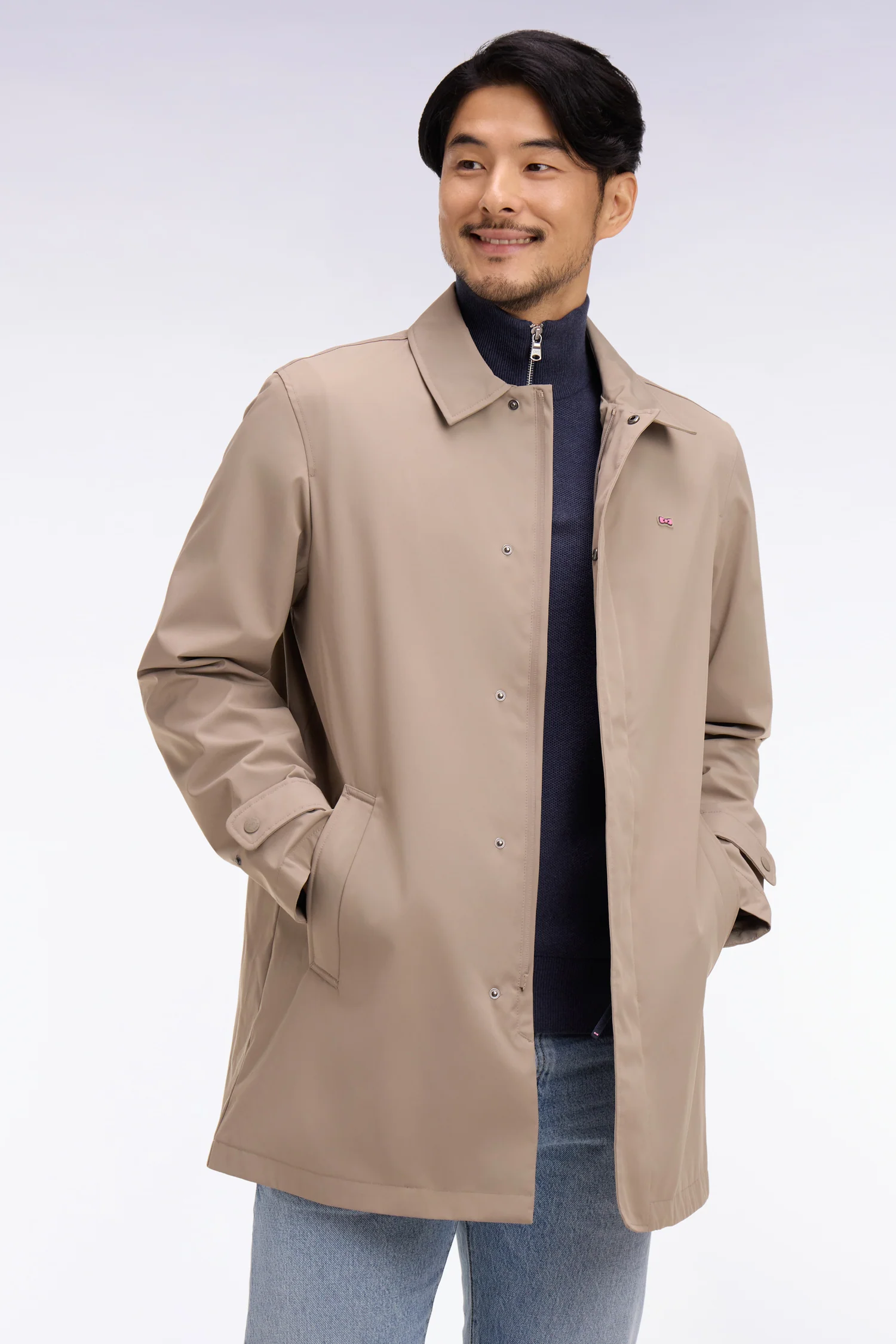 Imperméable court en nylon grège