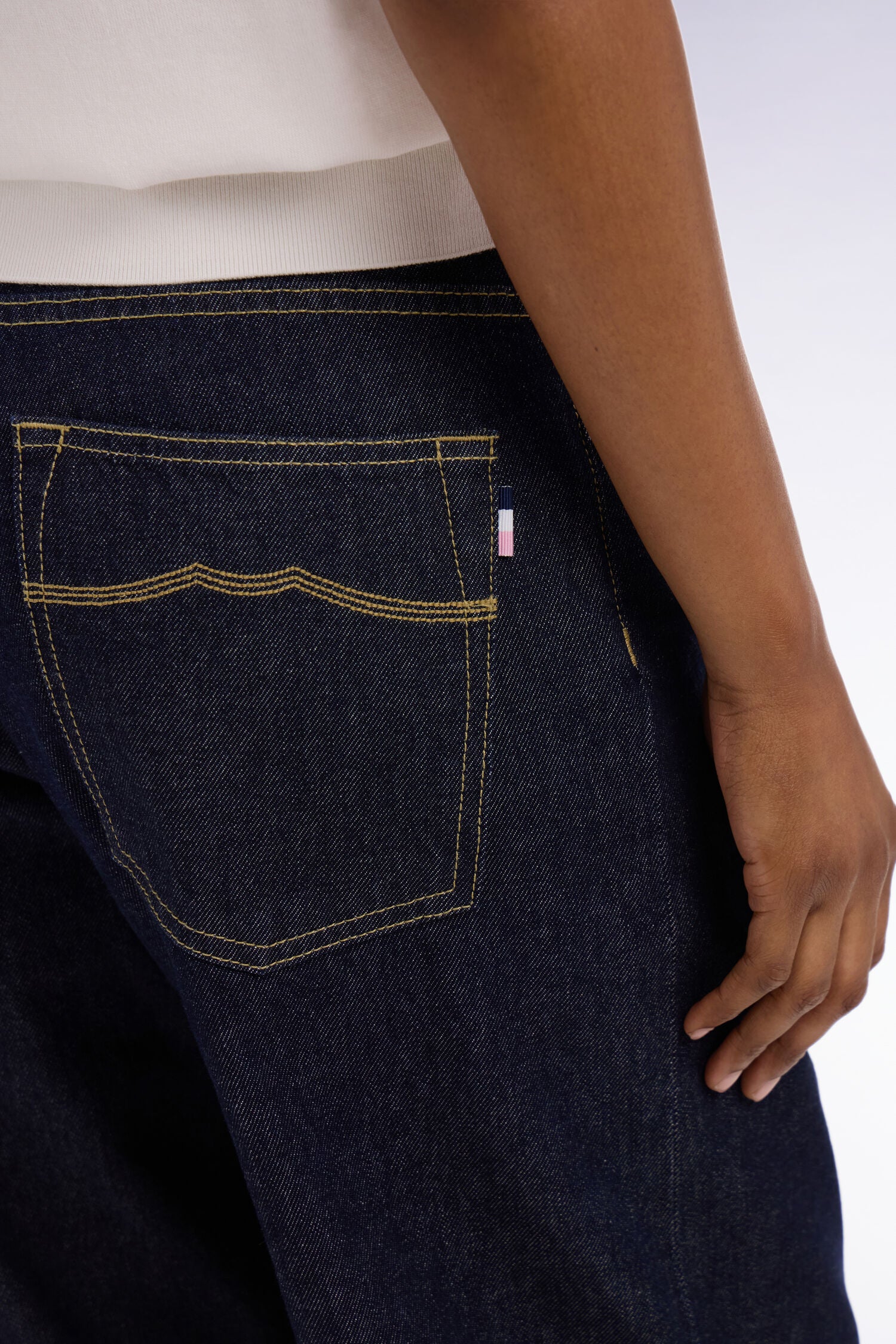 Jean en denim brut coupe droite large à revers cousu - Image 4