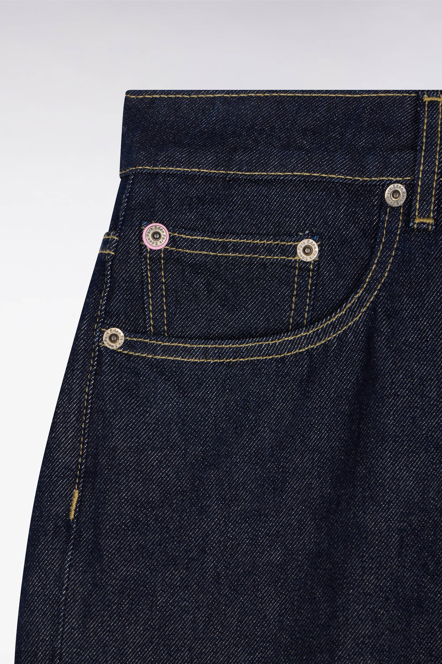 Jean en denim brut coupe droite large à revers cousu - Image 6
