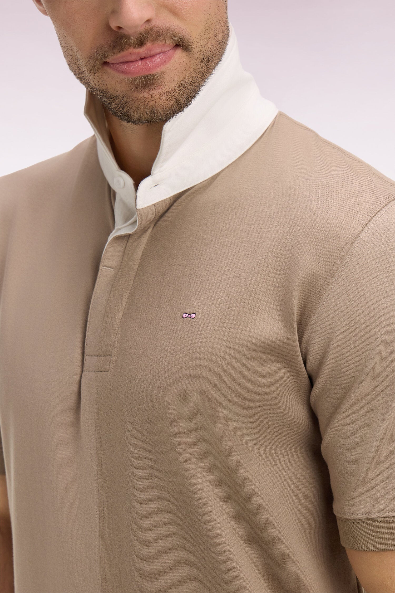 Maillot à manches courtes à découpes verticales en coton beige coupe regular - Image 4
