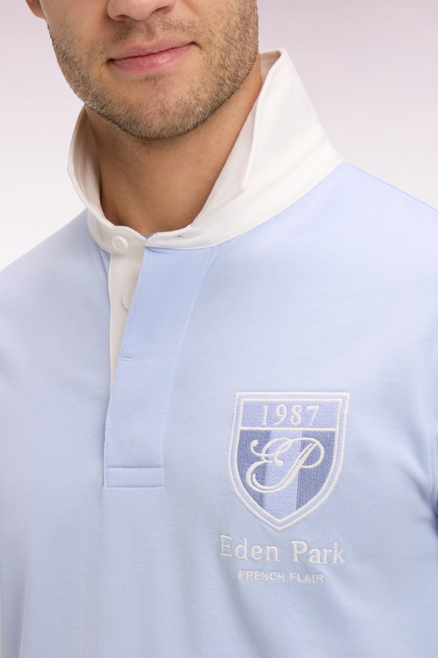 Maillot à manches courtes en jersey de coton ciel écusson brodé coupe regular - Image 4