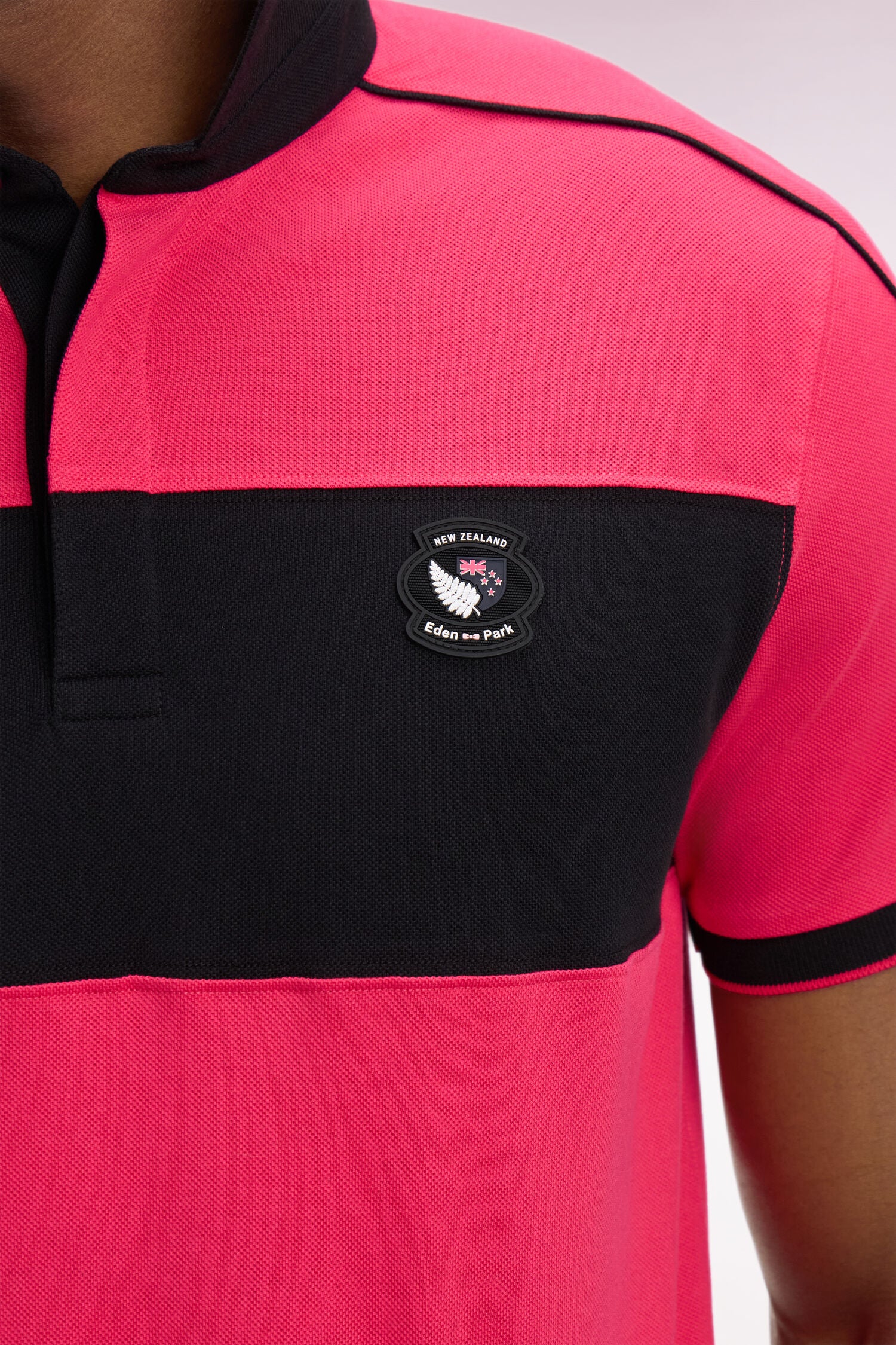 Polo à manches courtes en coton fuchsia et noir New Zealand coupe regular - Image 4