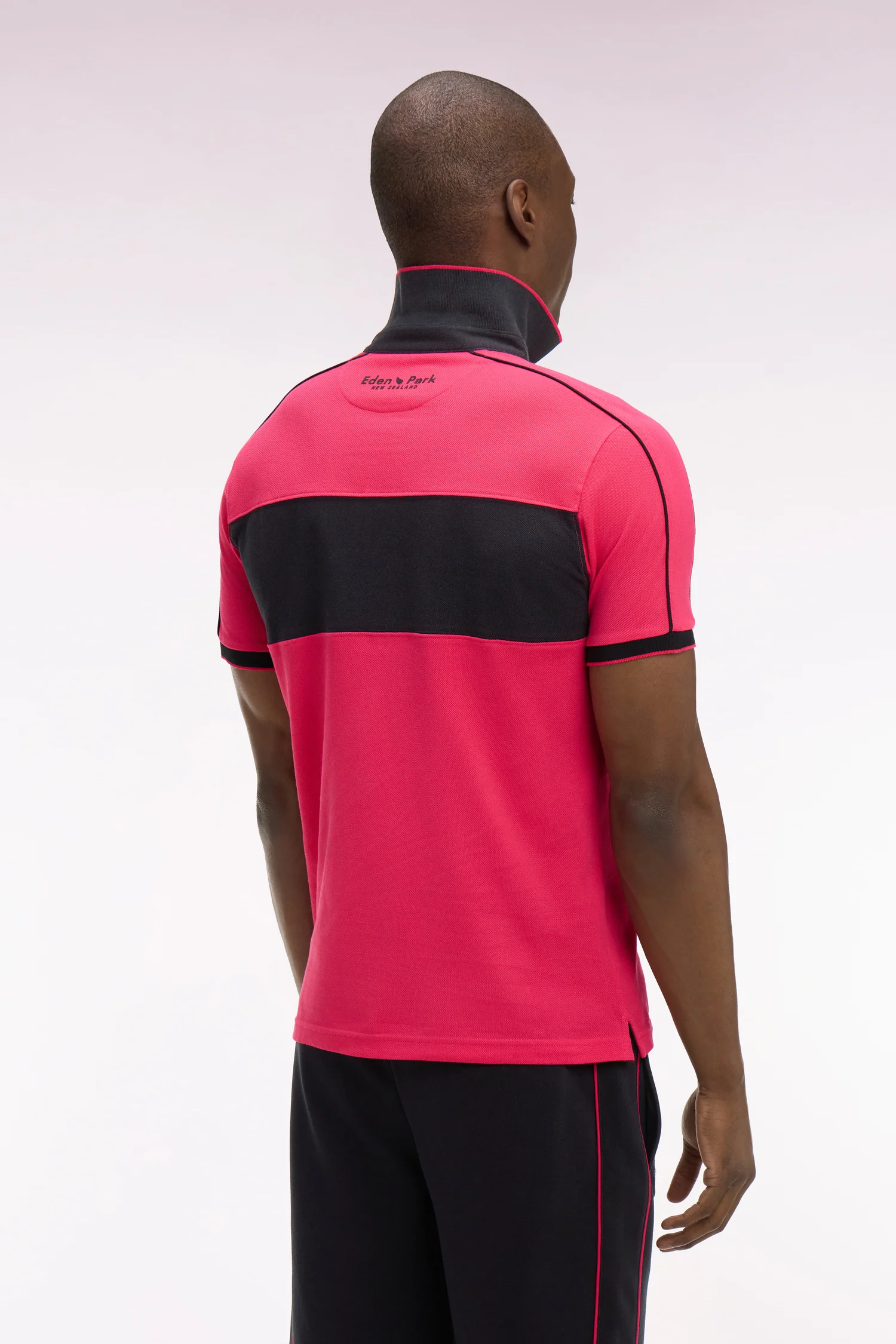 Polo à manches courtes en coton fuchsia et noir New Zealand coupe regular - Image 5