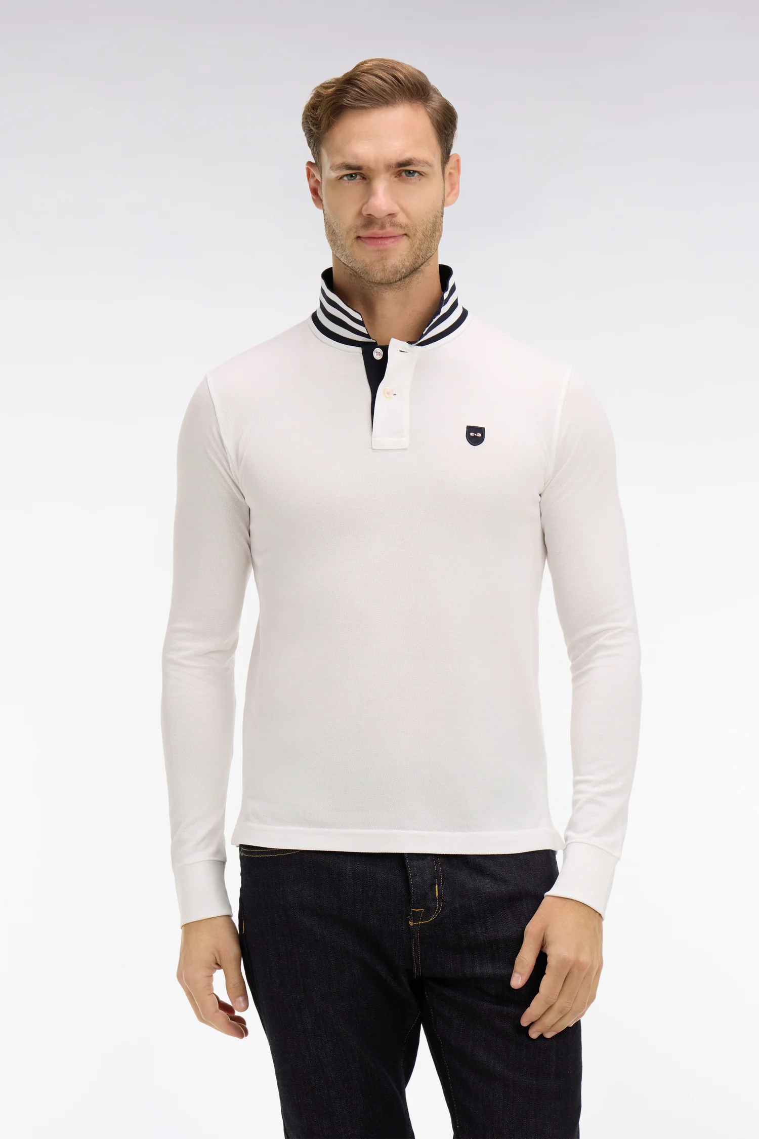 Polo manches longues blanc en coton avec col contrasté - Image 3