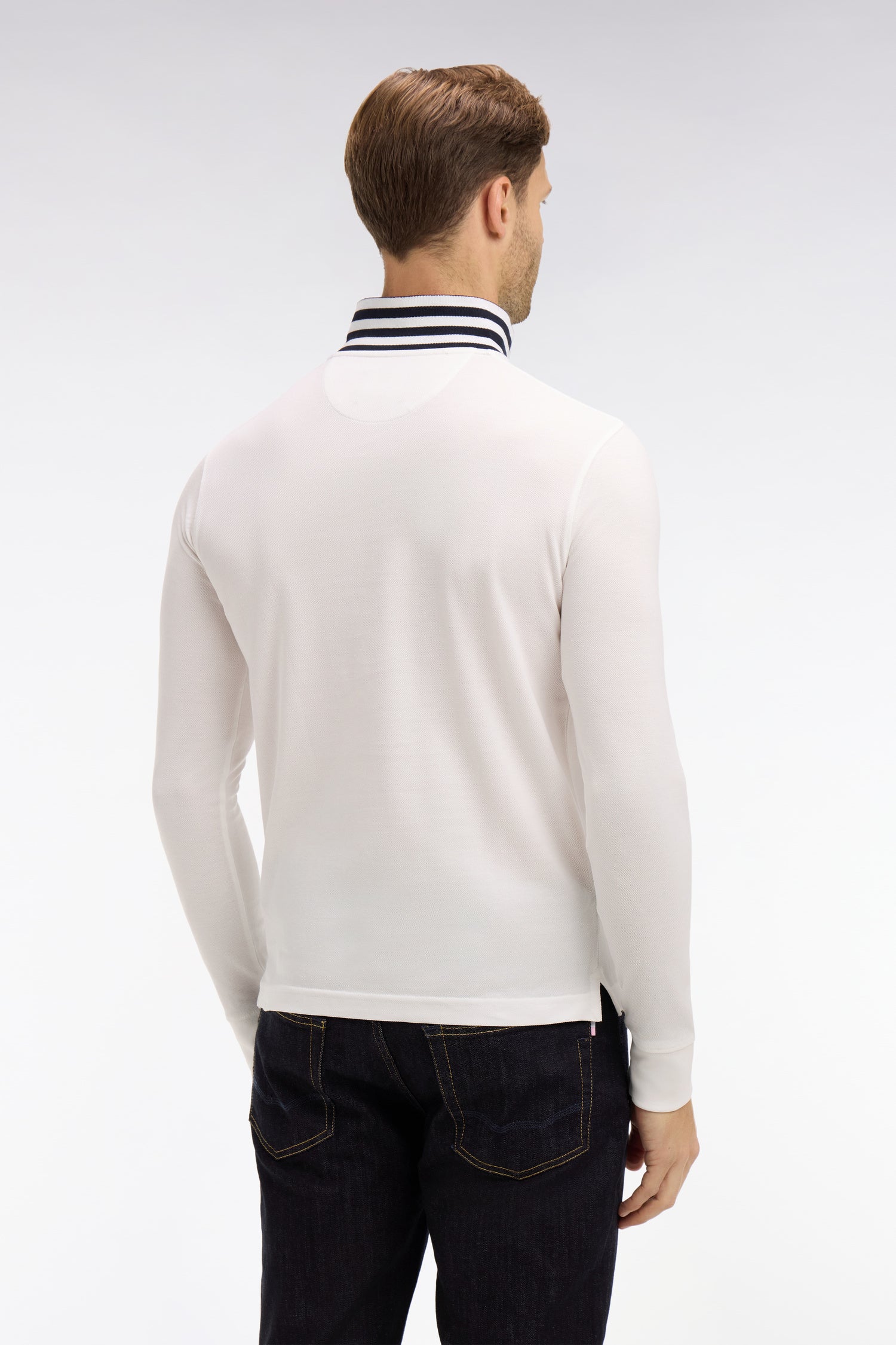Polo manches longues blanc en coton avec col contrasté - Image 5