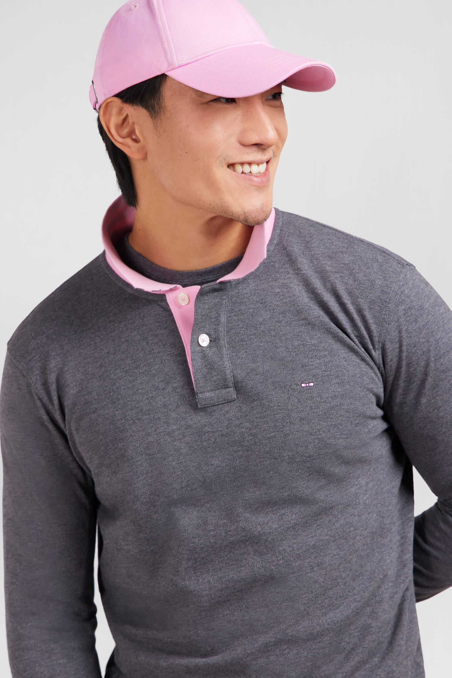 Polo manches longues gris en coton avec col contrasté - Image 3