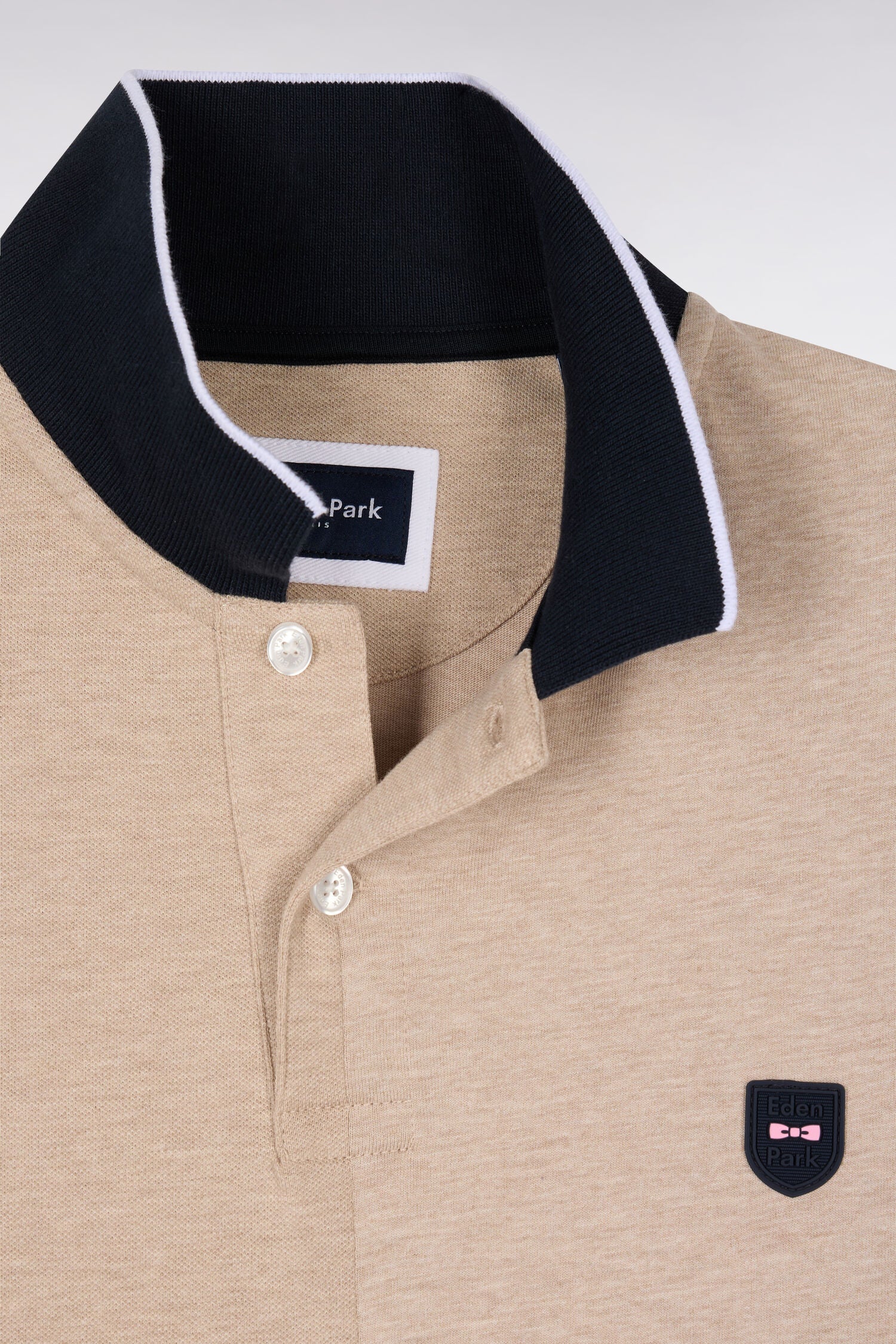 Polo manches courtes bicolore en coton beige à découpes coupe regular - Image 6