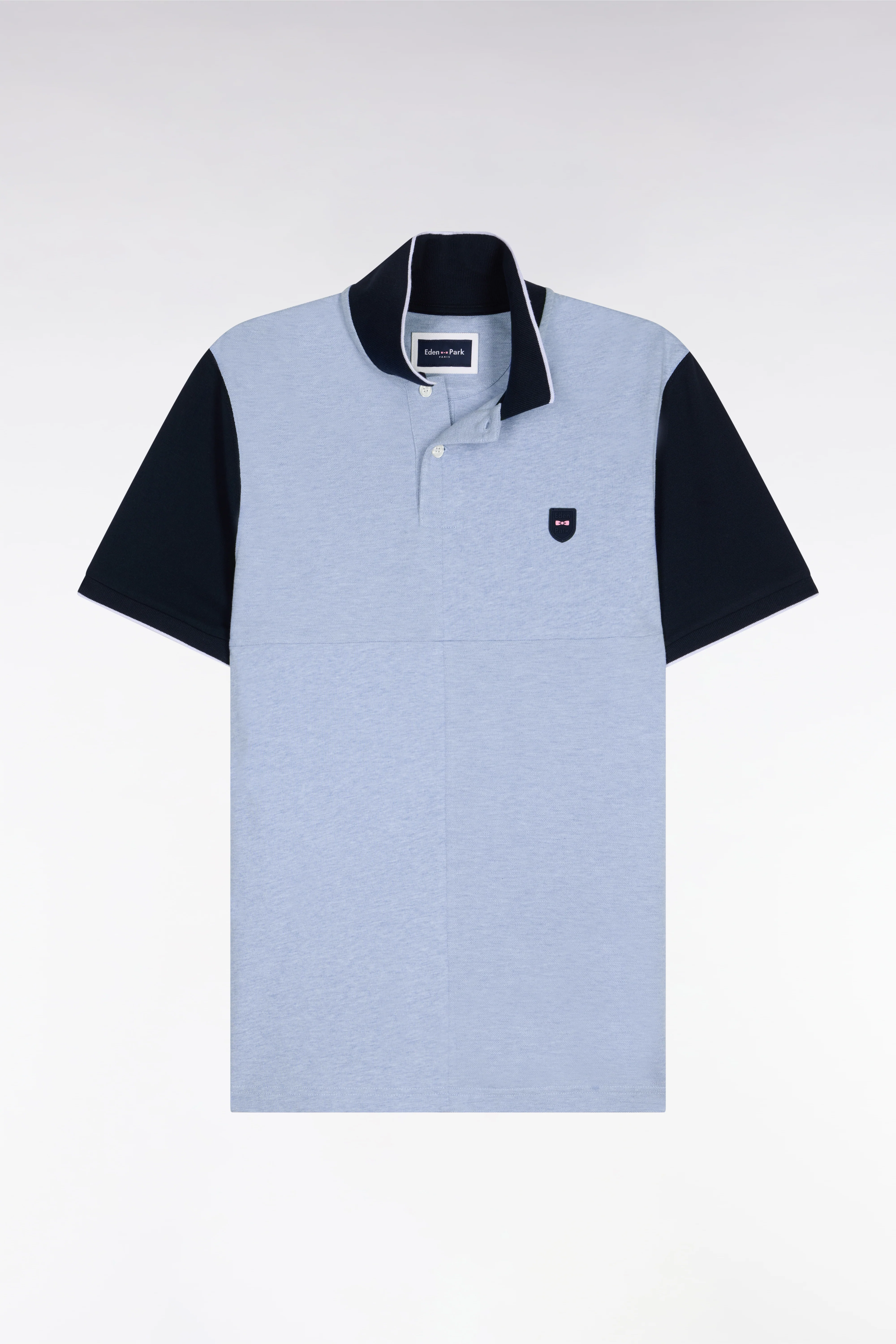 Polo manches courtes bicolore en coton bleu ciel à découpes coupe regular - Image 2