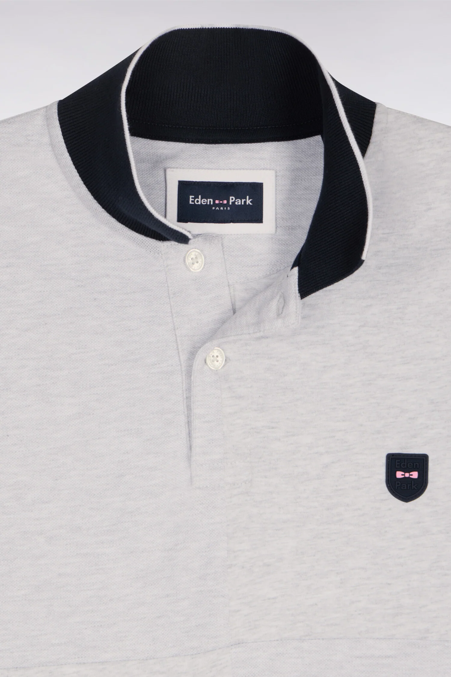 Polo manches courtes bicolore en coton gris clair à découpes coupe regular - Image 6