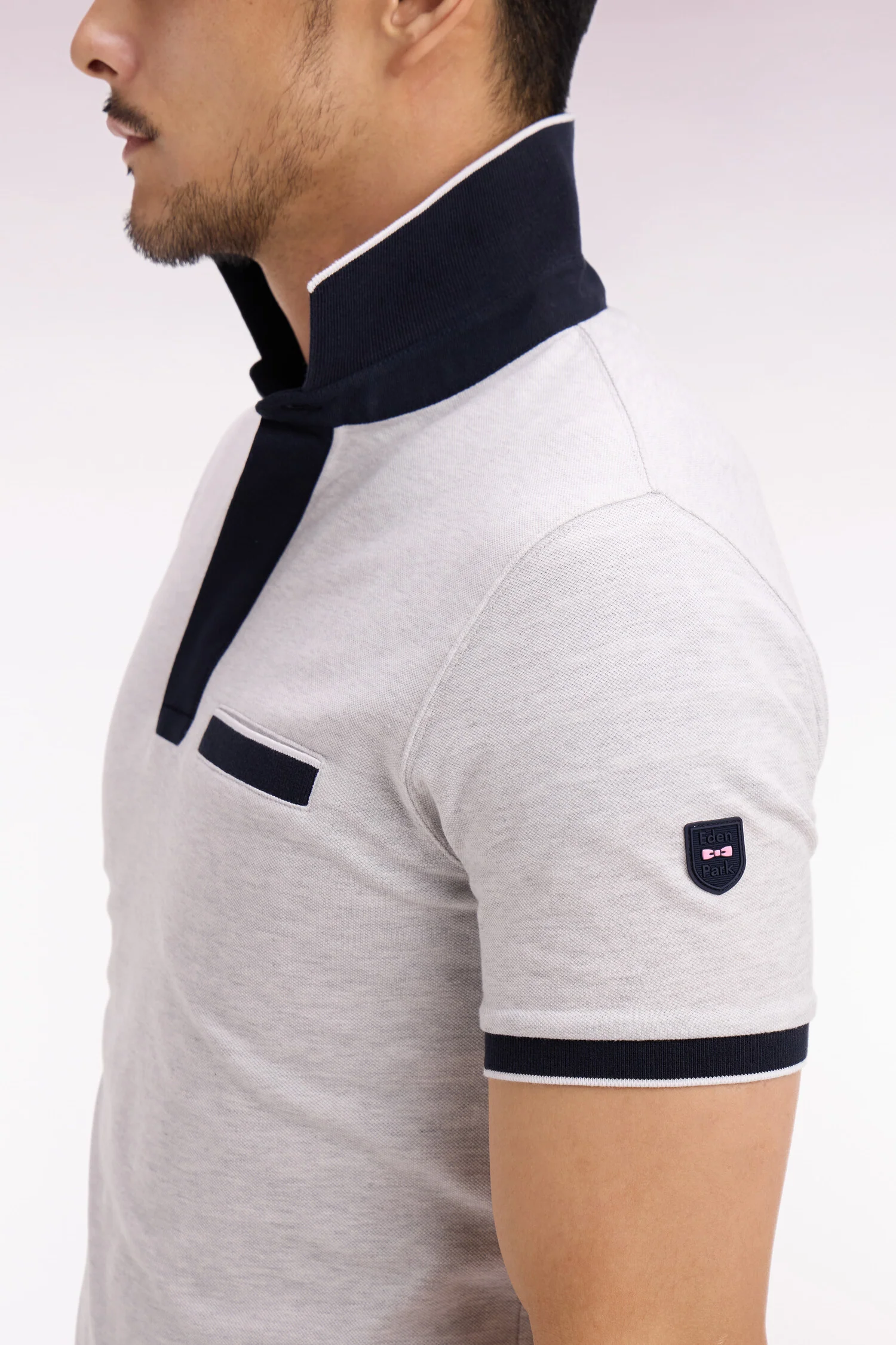 Polo manches courtes en piqué coton stretch gris clair coupe slim - Image 4