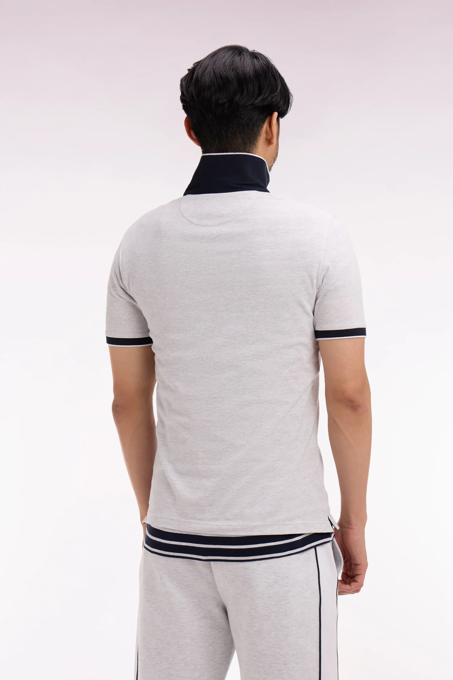 Polo manches courtes en piqué coton stretch gris clair coupe slim - Image 5