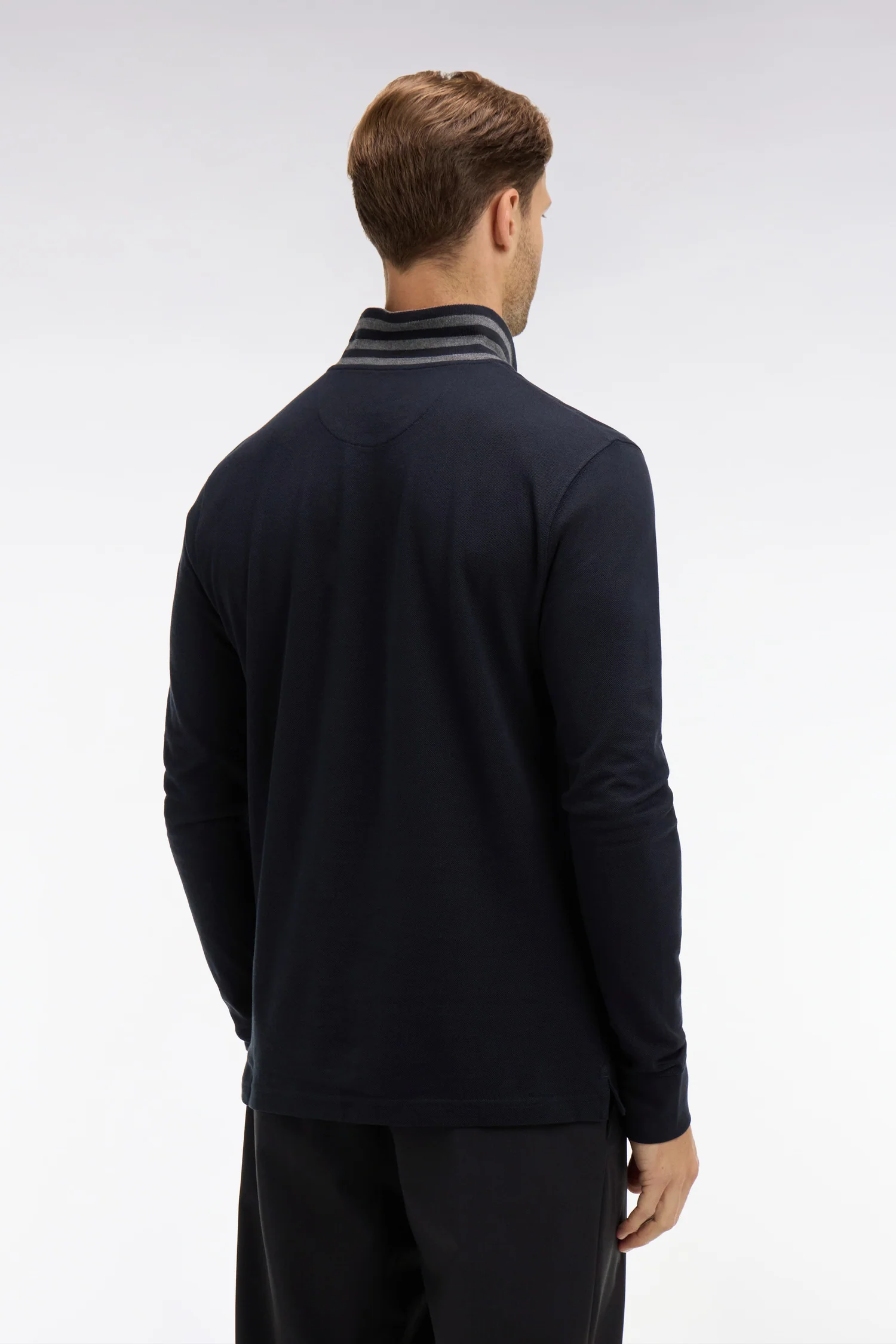 Polo manches longues noir en coton avec col contrasté - Image 5