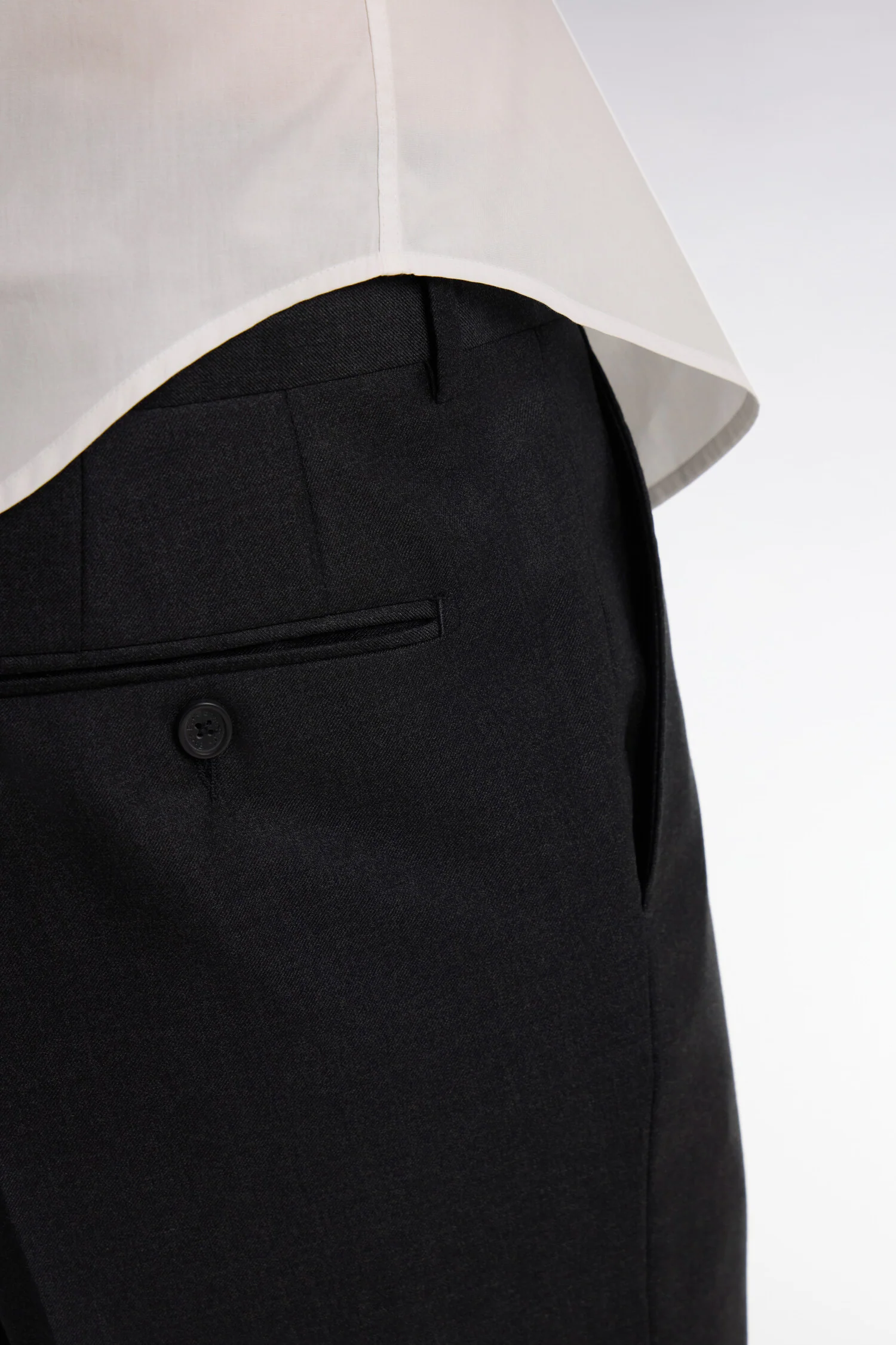 Pantalon regular gris foncé en laine à plis cassés - Image 4