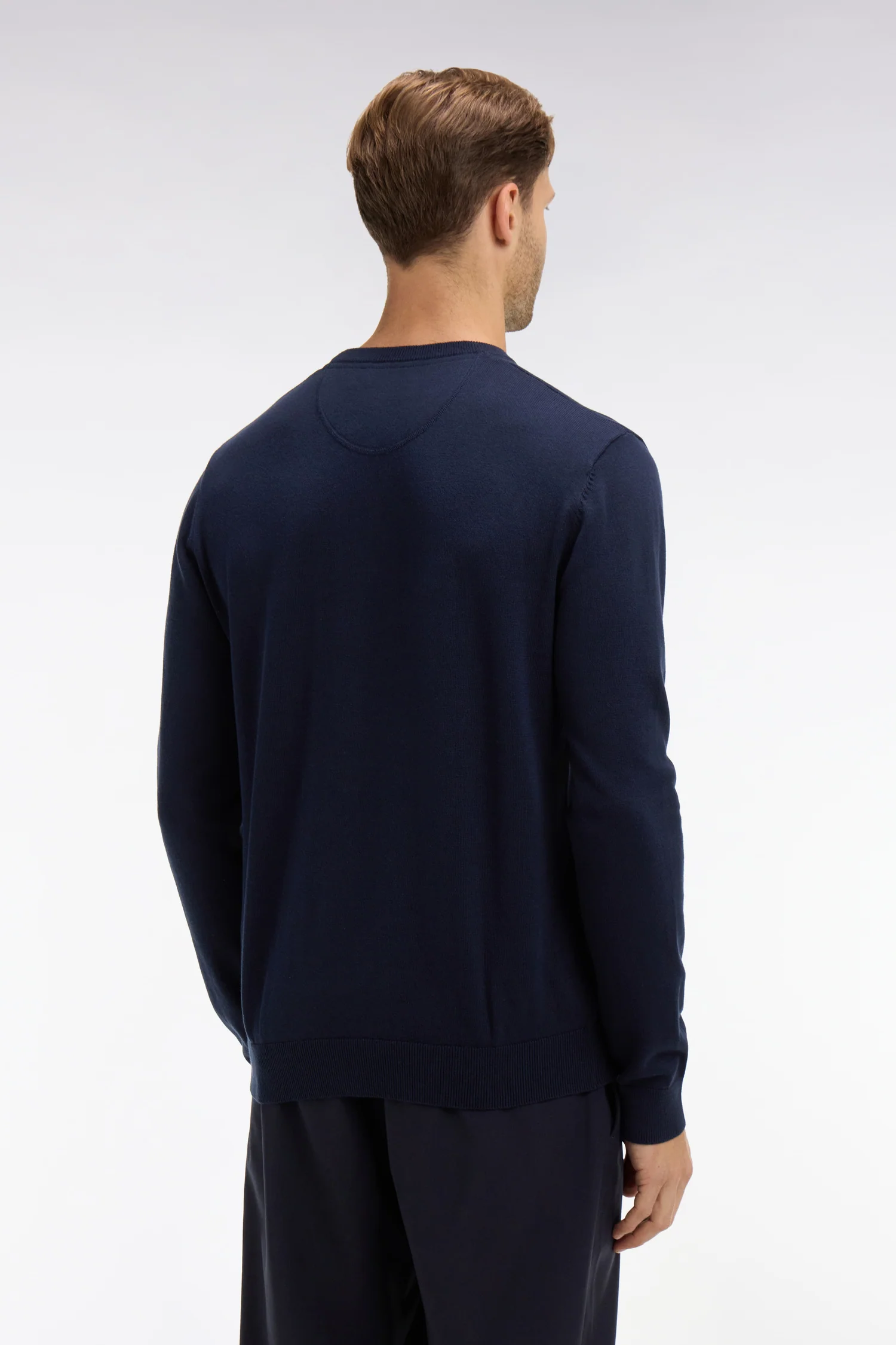 Pull bleu marine à col rond en coton - Image 5