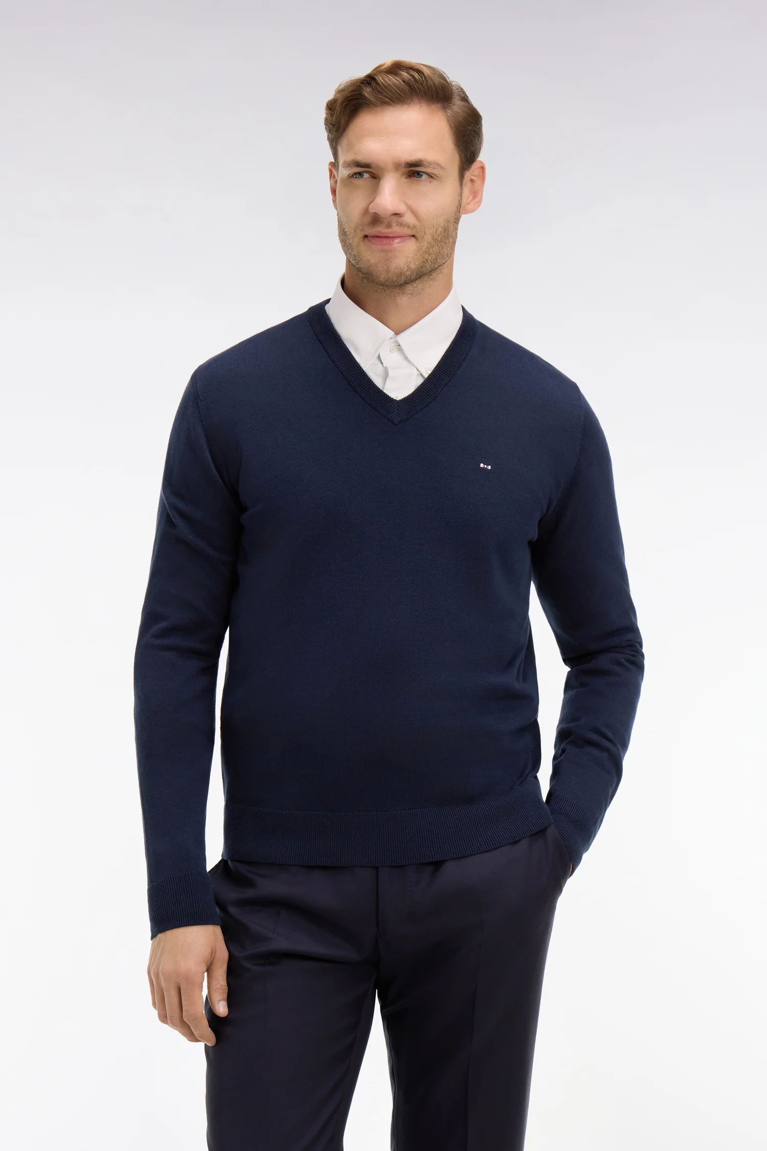 Pull bleu marine à col V en coton - Image 3