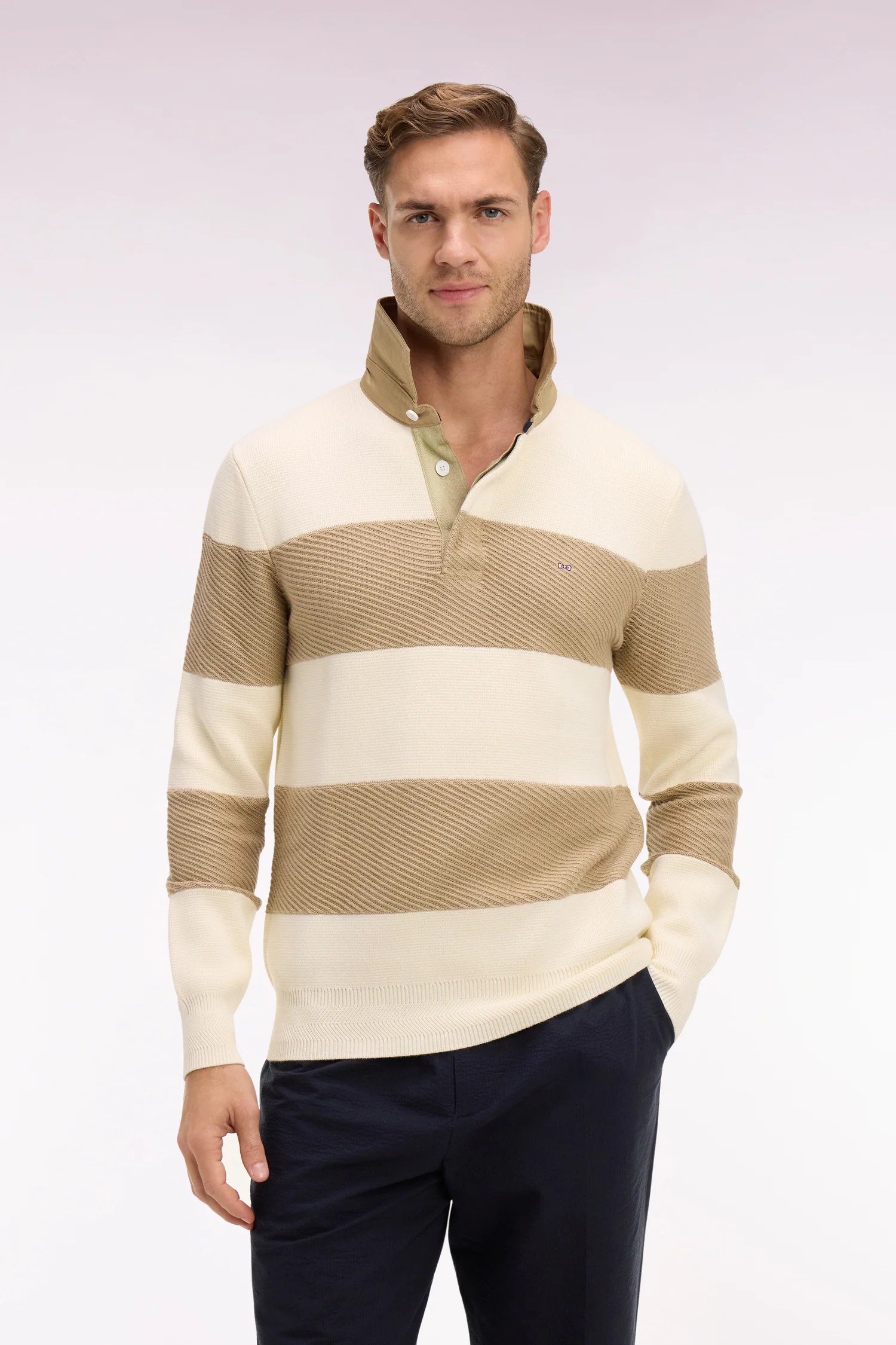 Pull col maillot rayé en coton écru et beige - Image 3