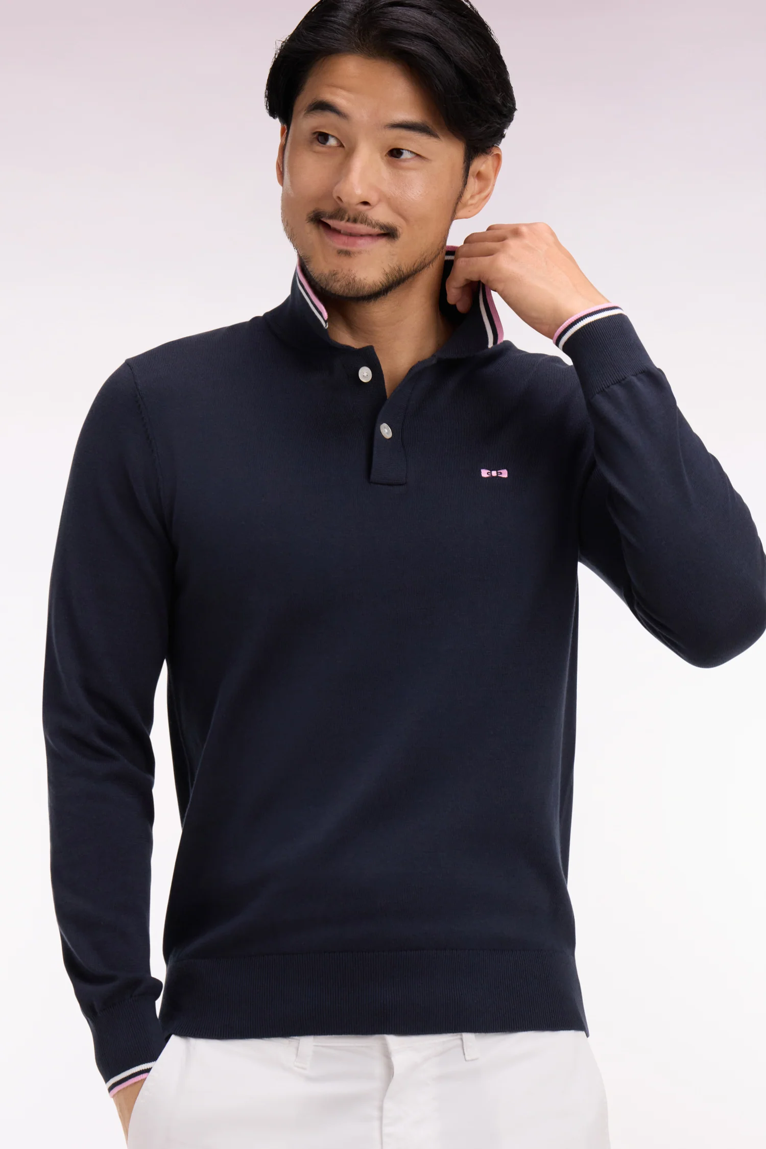 Pull col polo en coton marine à rayures fines