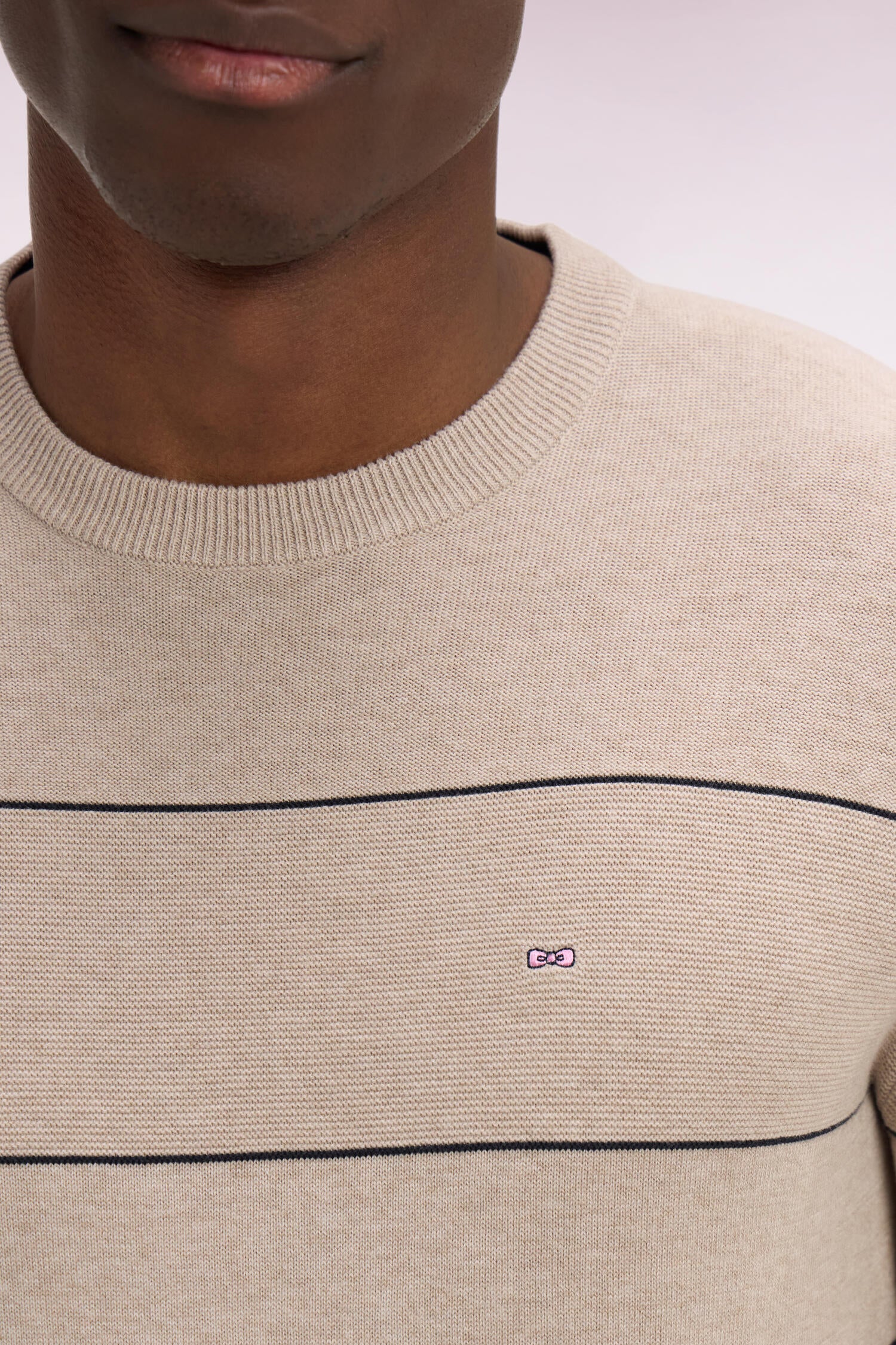 Pull col rond en coton beige rayé - Image 4