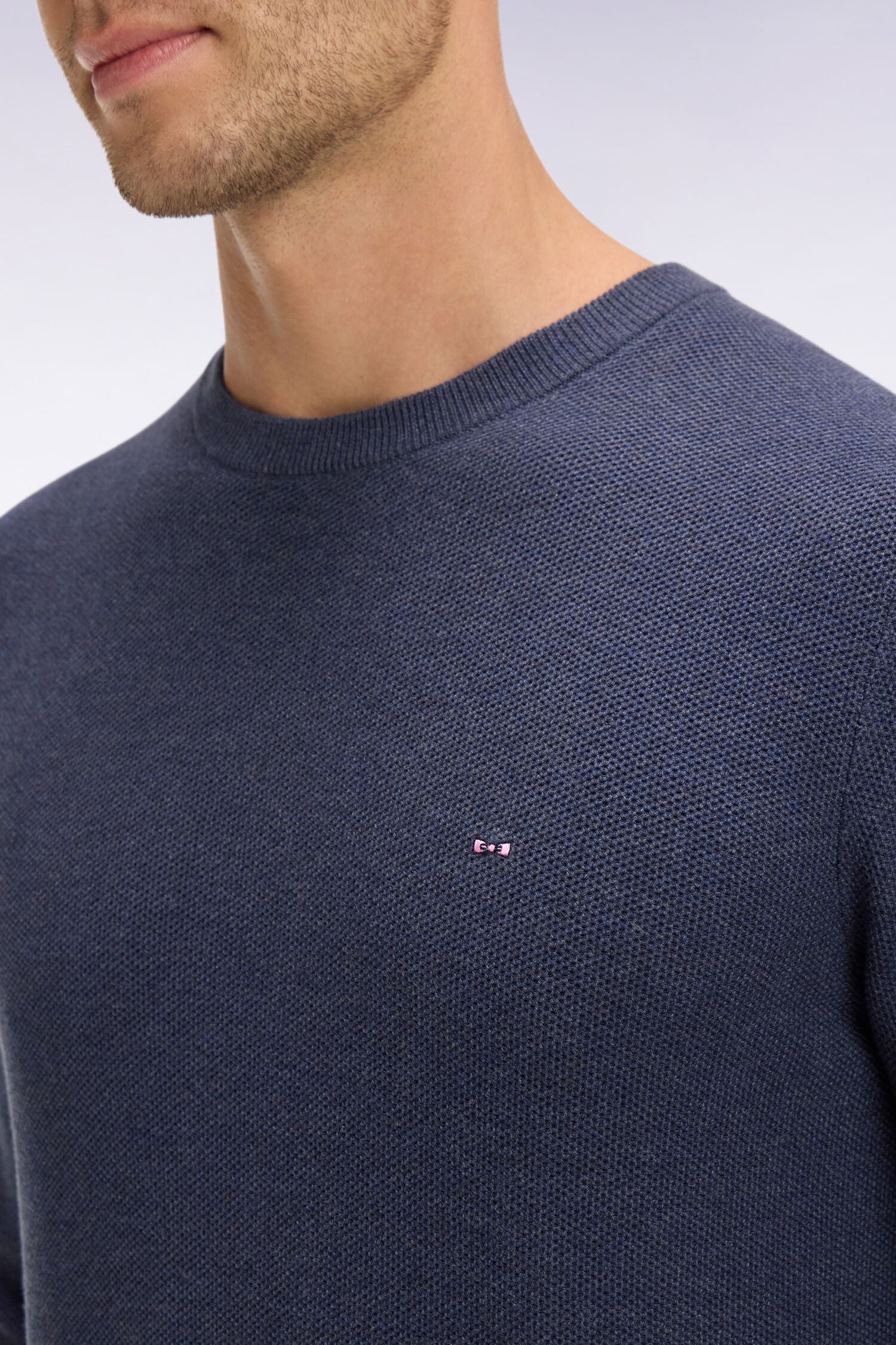 Pull col rond en coton bleu foncé - Image 4