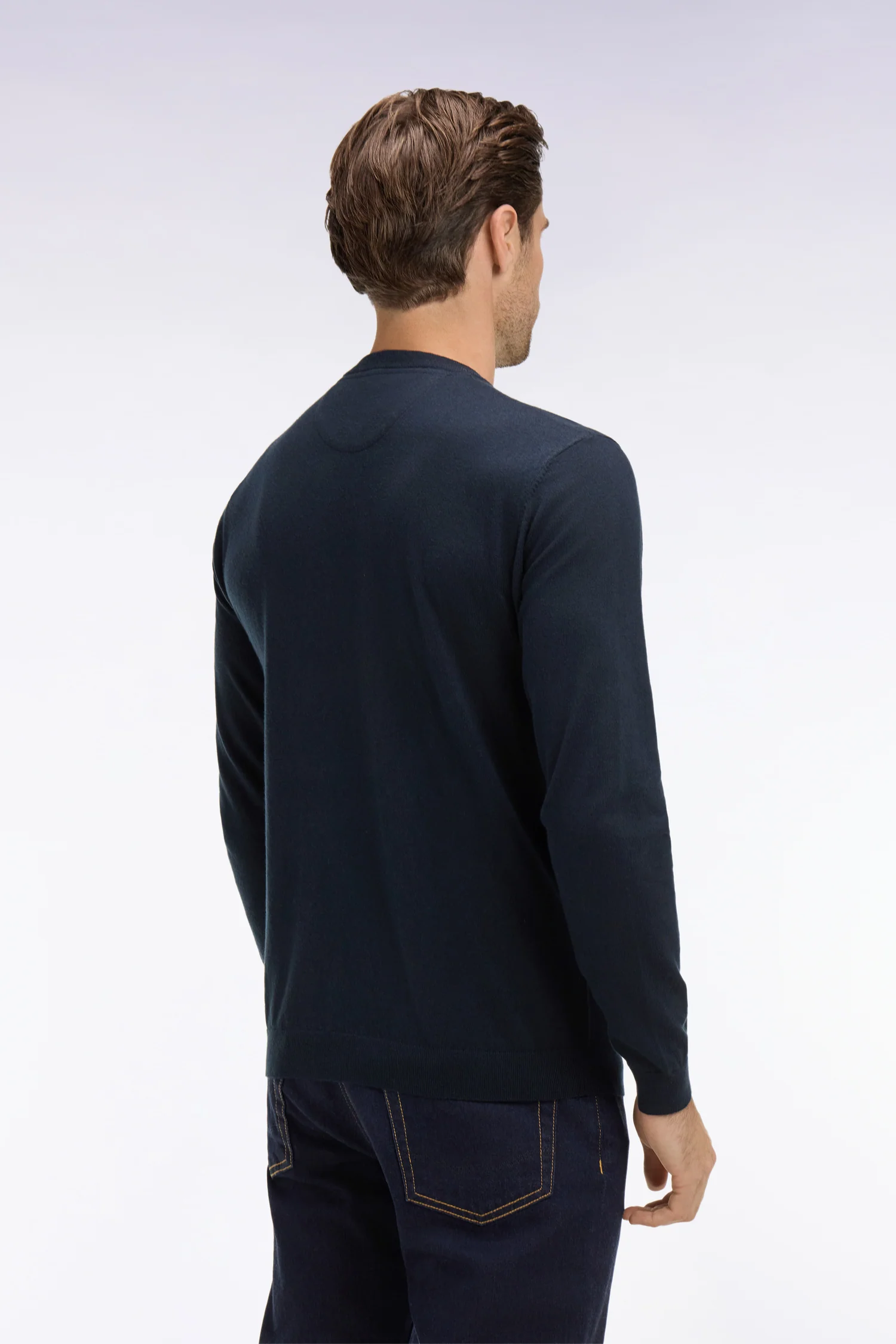 Pull col rond en coton et soie mélangés marine - Image 5