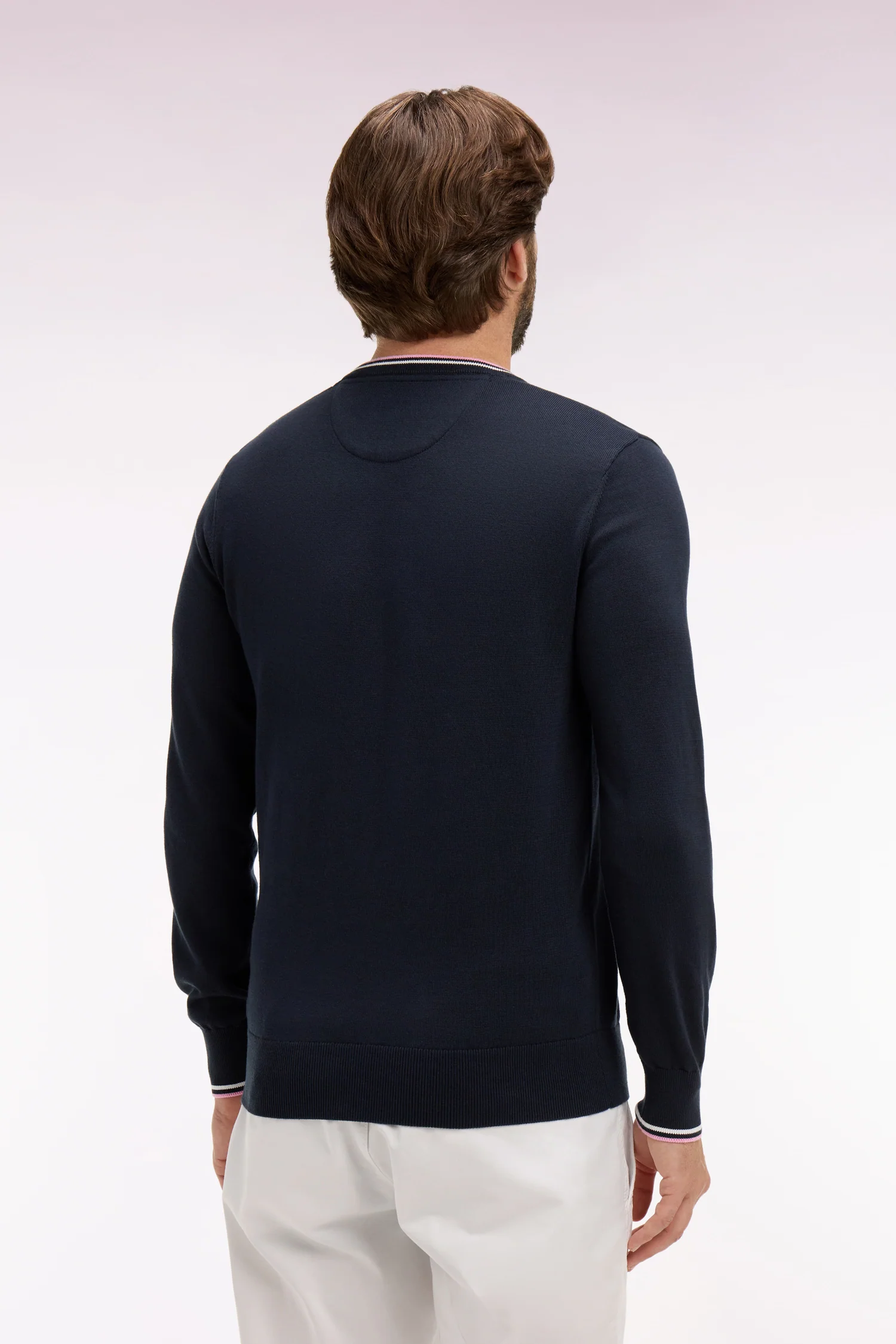 Pull col rond en coton marine à rayures fines - Image 5