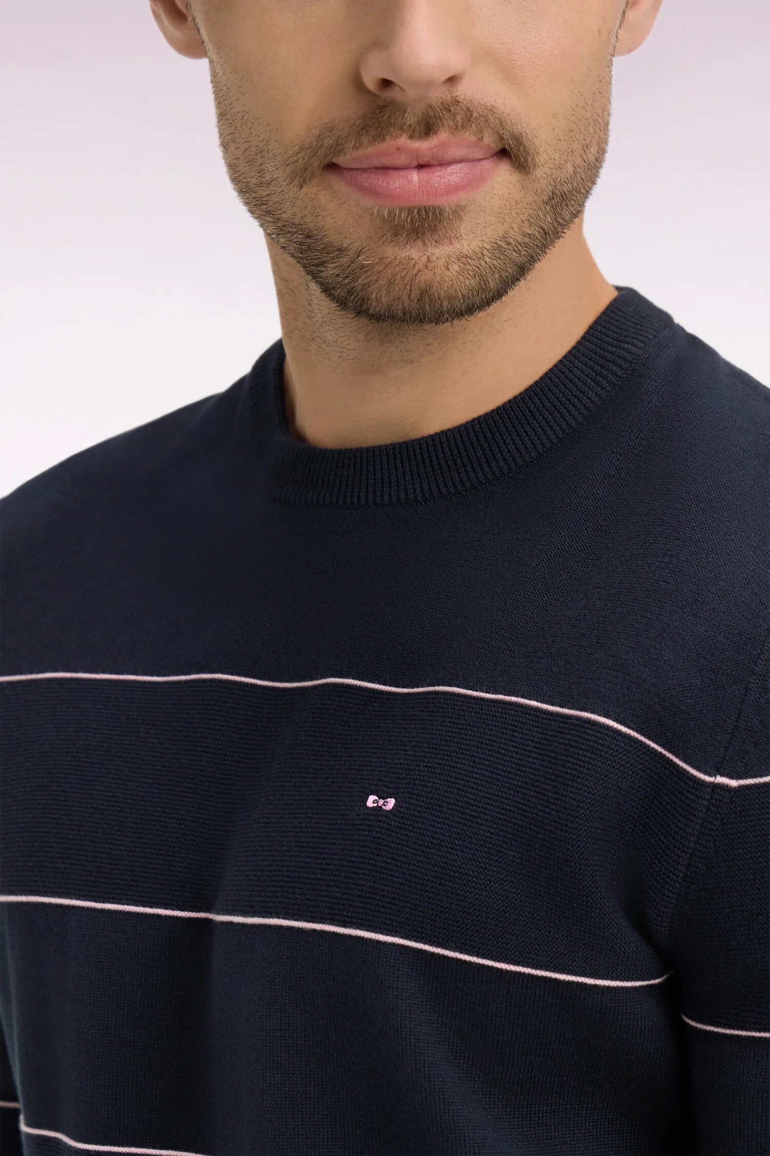 Pull col rond en coton marine rayé - Image 4