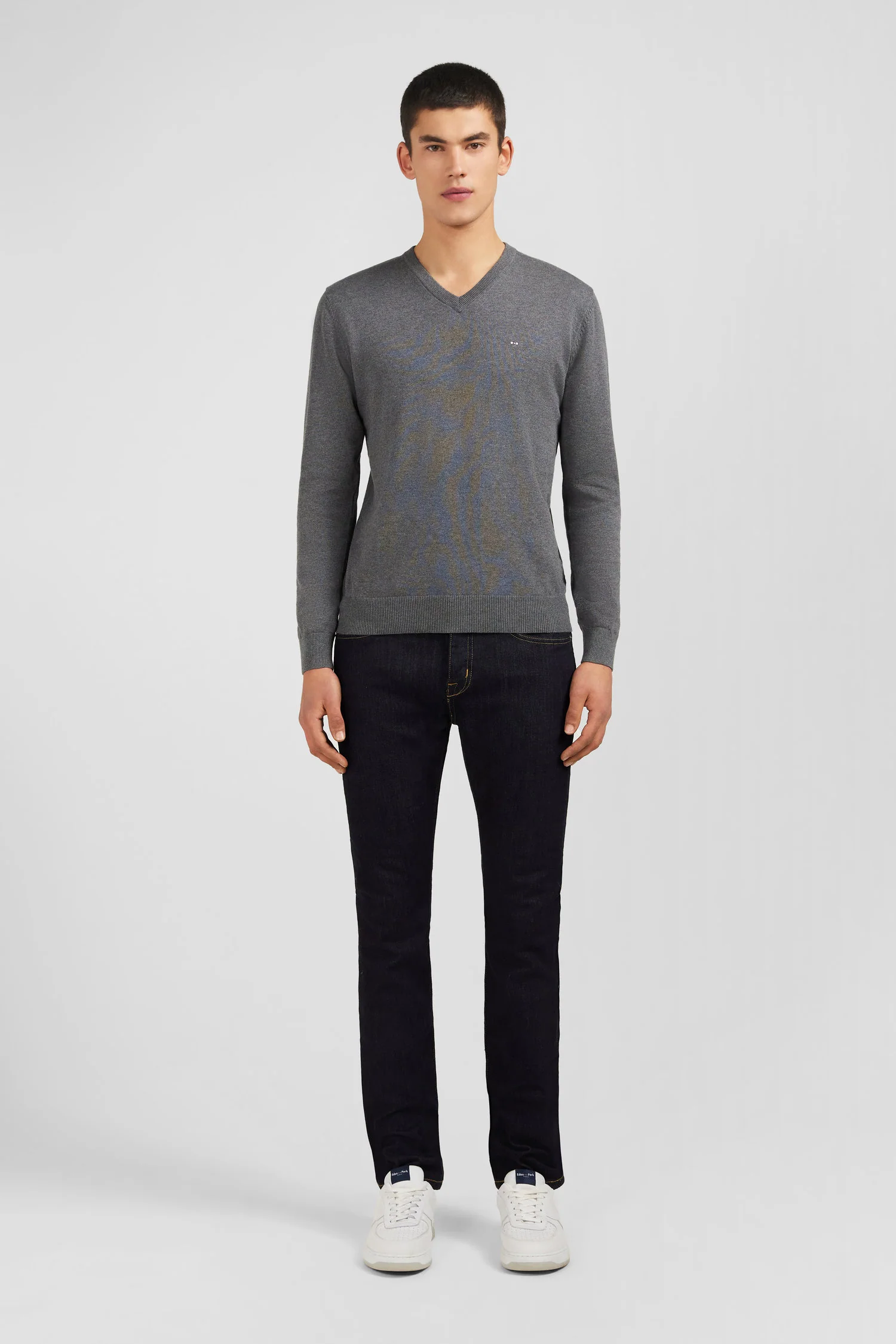Pull gris à col V en coton - Image 7