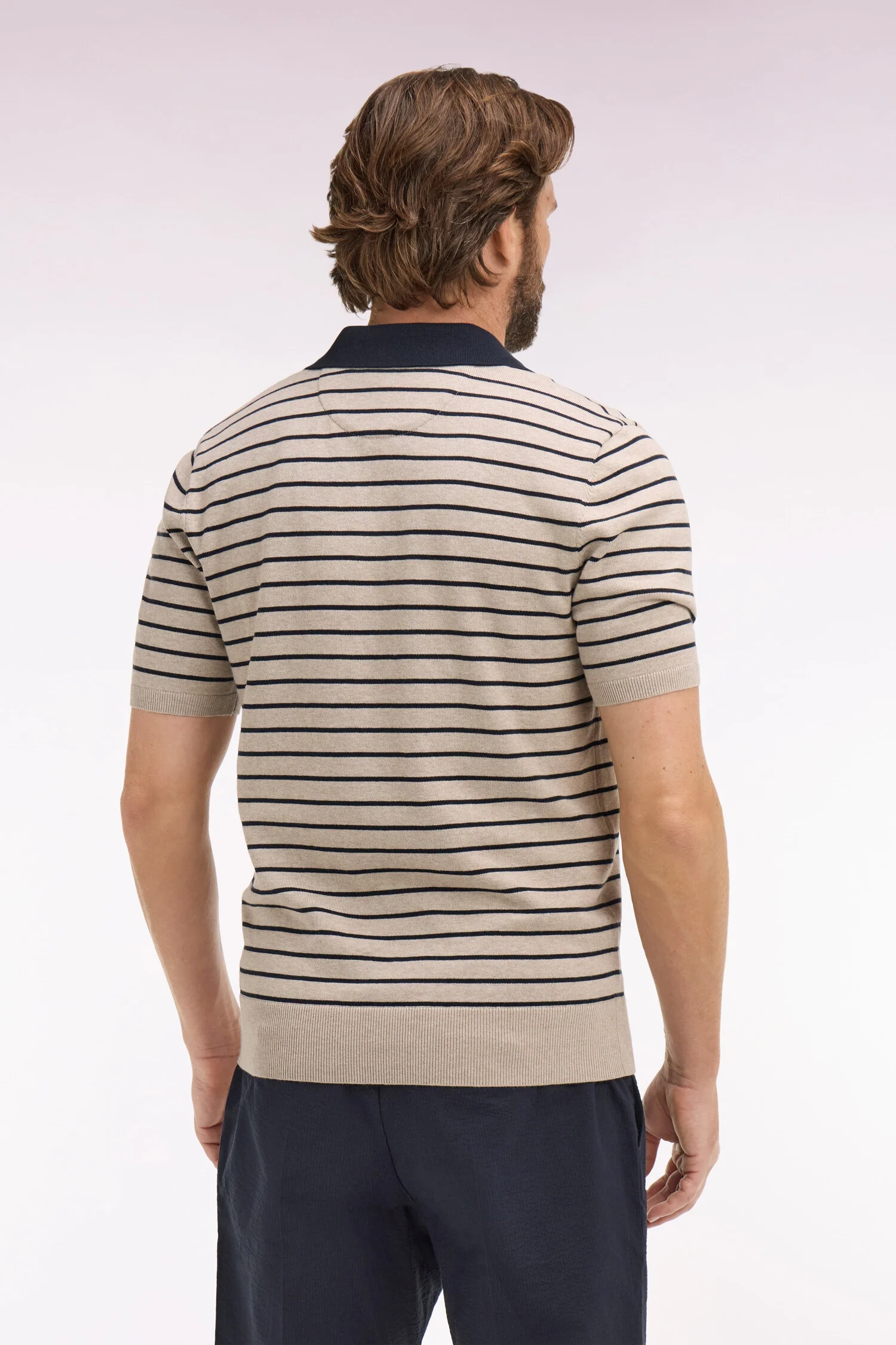 Pull manches courtes à col polo en coton beige rayé - Image 5
