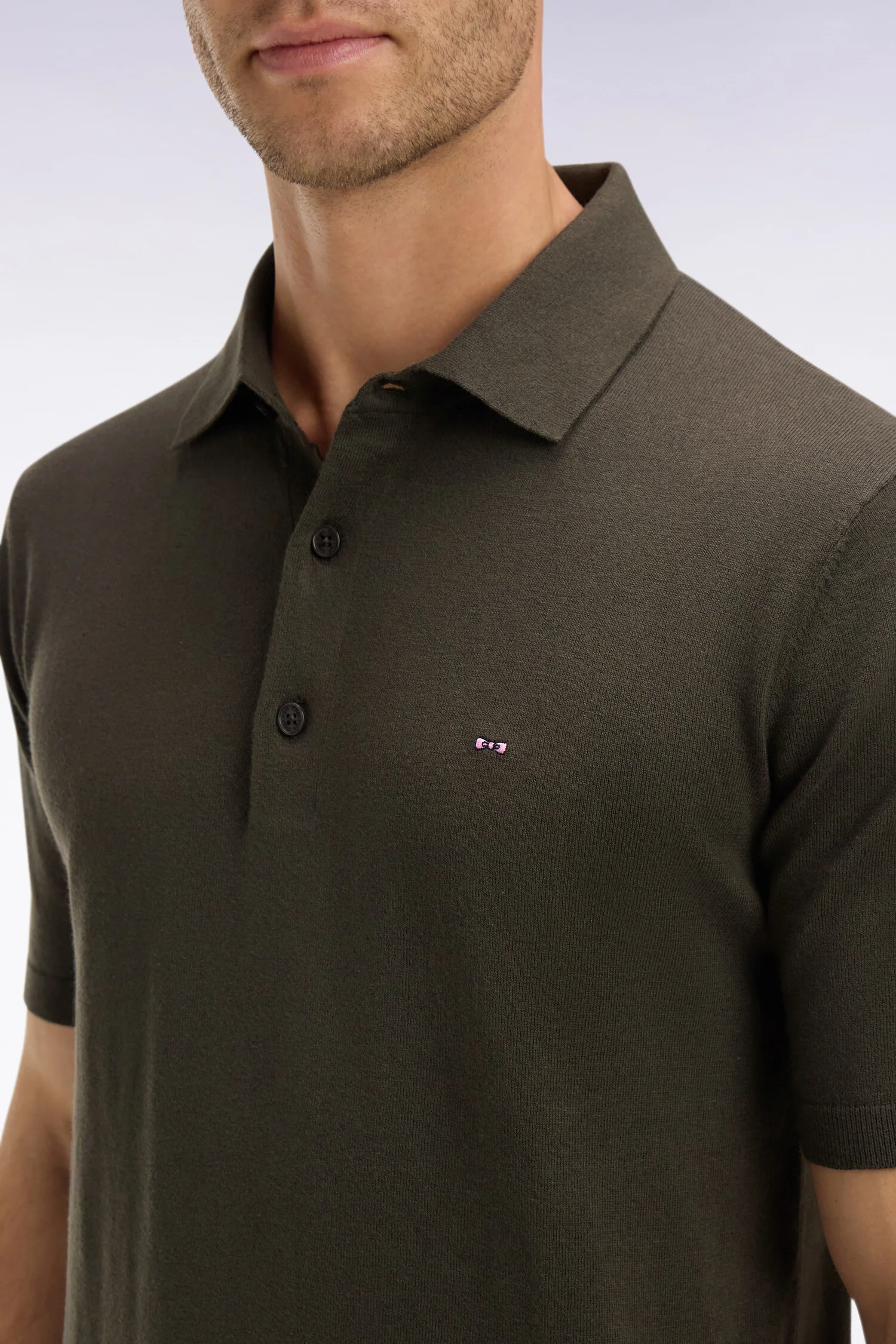 Pull manches courtes col polo en coton et soie mélangés kaki - Image 4