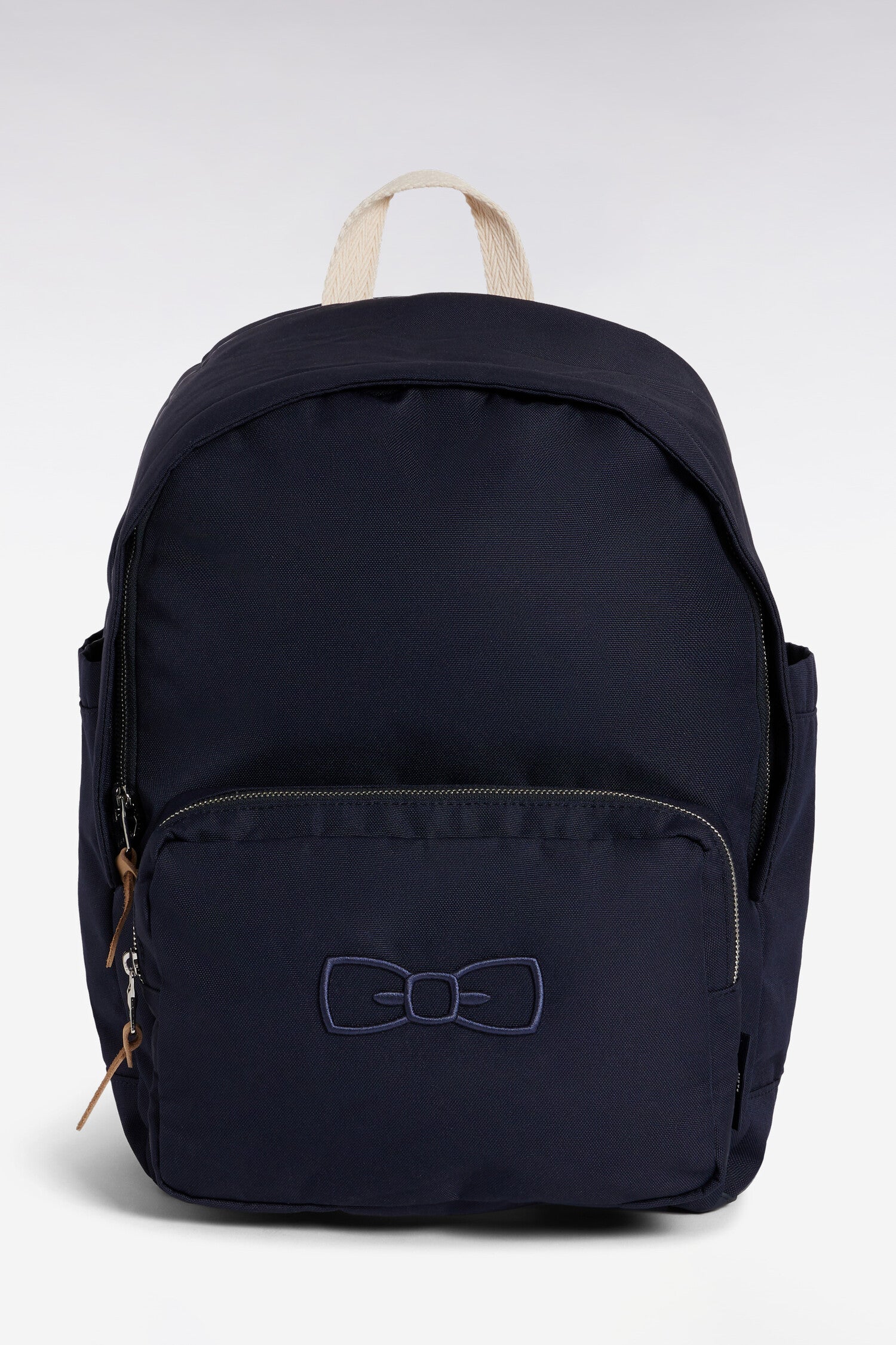 Sac à dos marine à détails de cordage