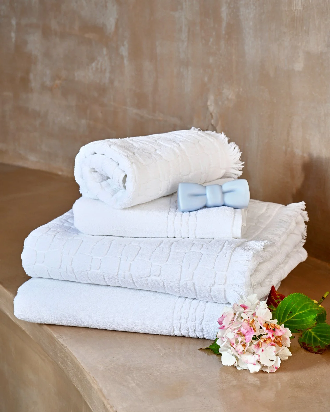 Serviette de toilette en coton blanc à micromotifs nœuds papillon