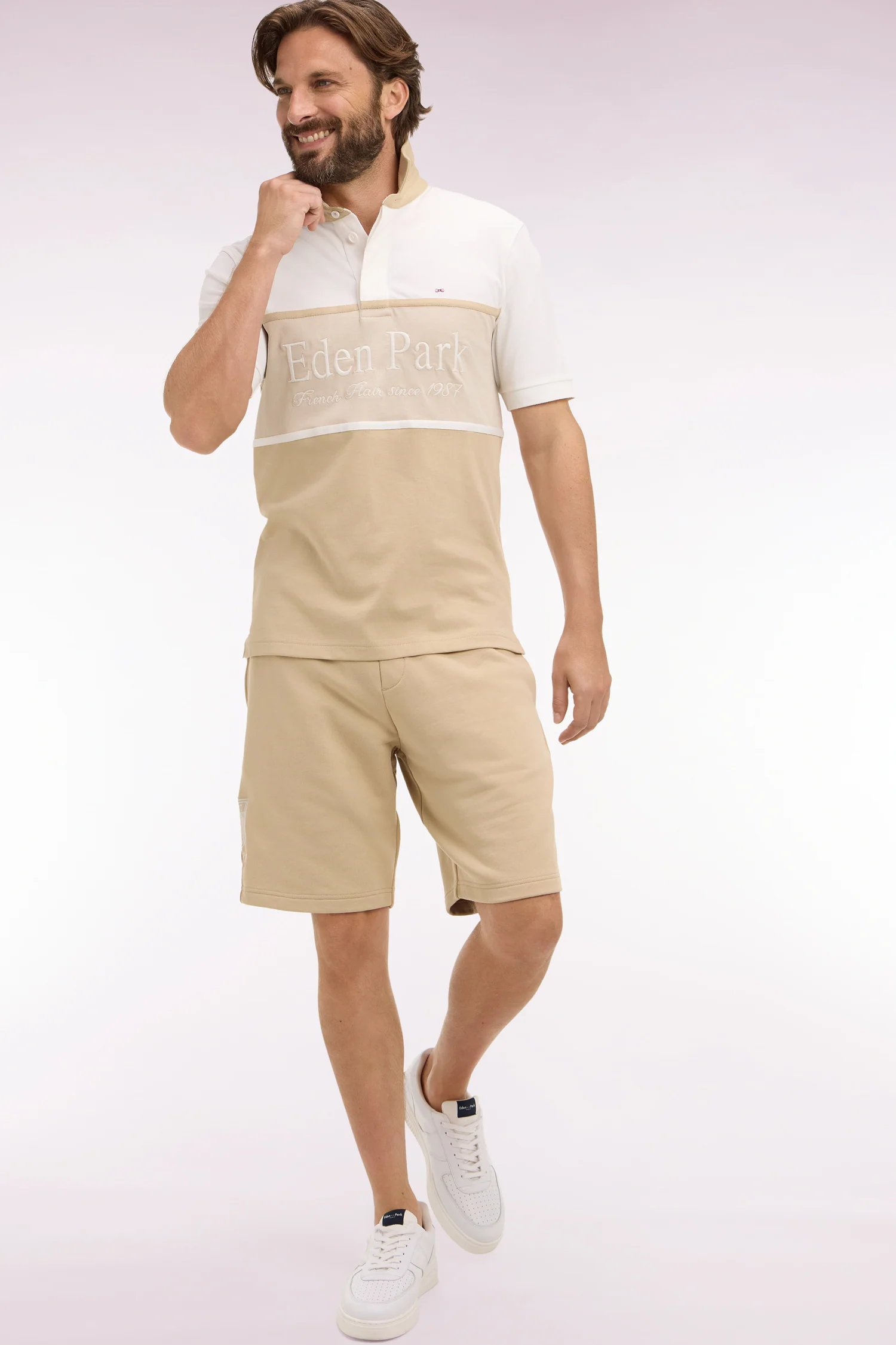 Short en molleton coton beige à broderie blason