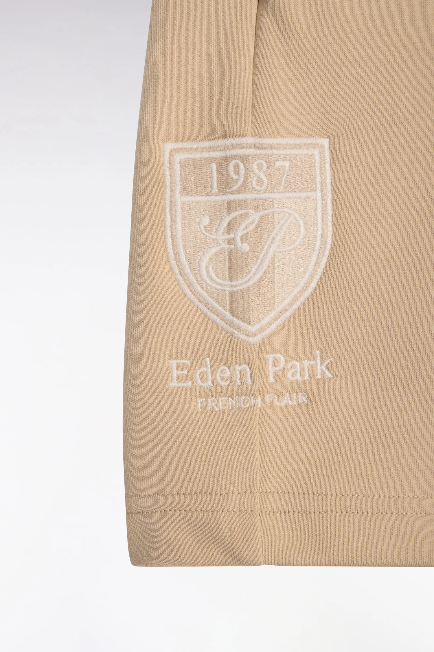 Short en molleton coton beige à broderie blason - Image 6