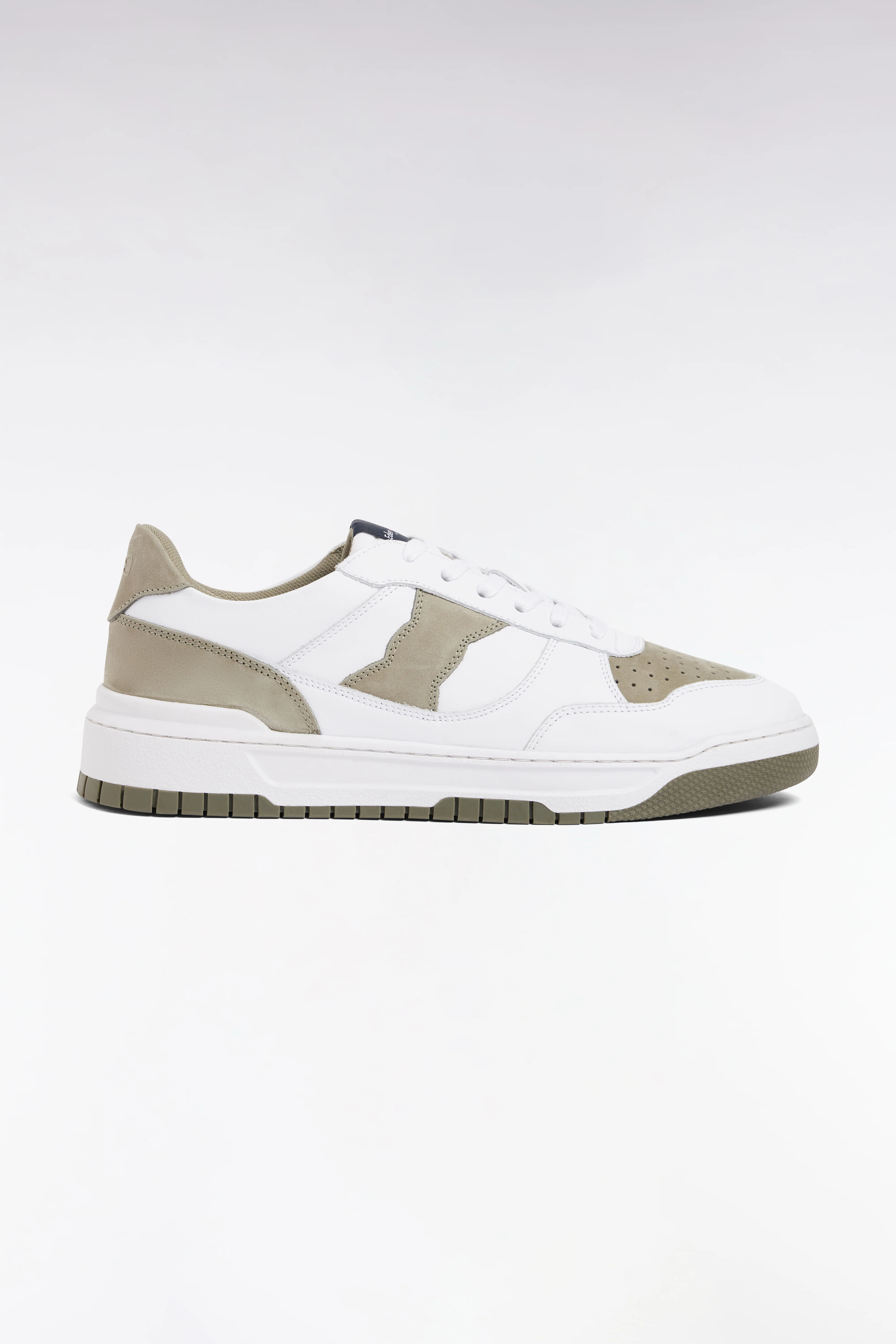 Sneakers bicolores en cuir lisse blanc et cuir suédé kaki